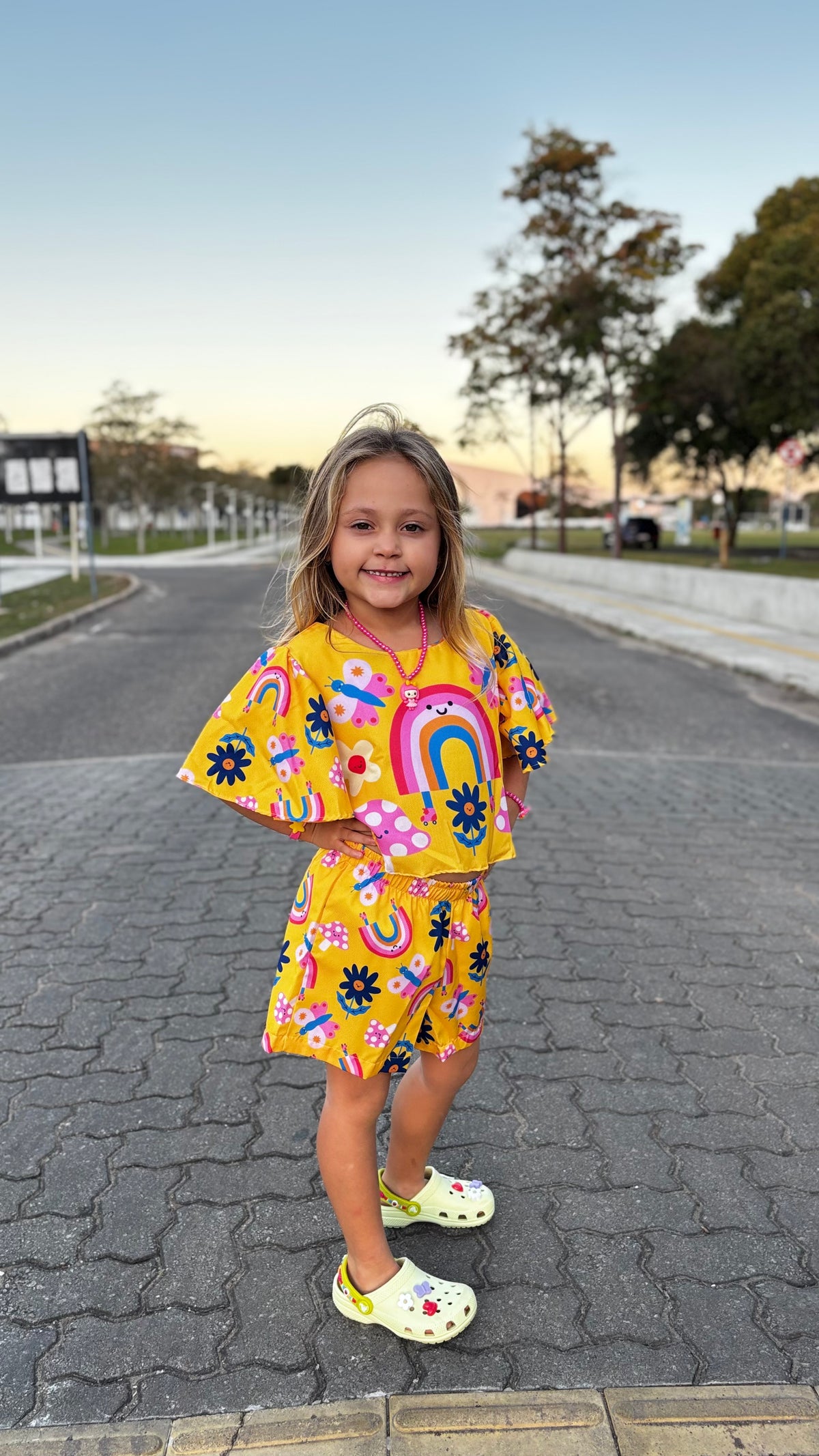 Conjunto Infantil Estampa Arco-íris Amarelo | Lá Colorê