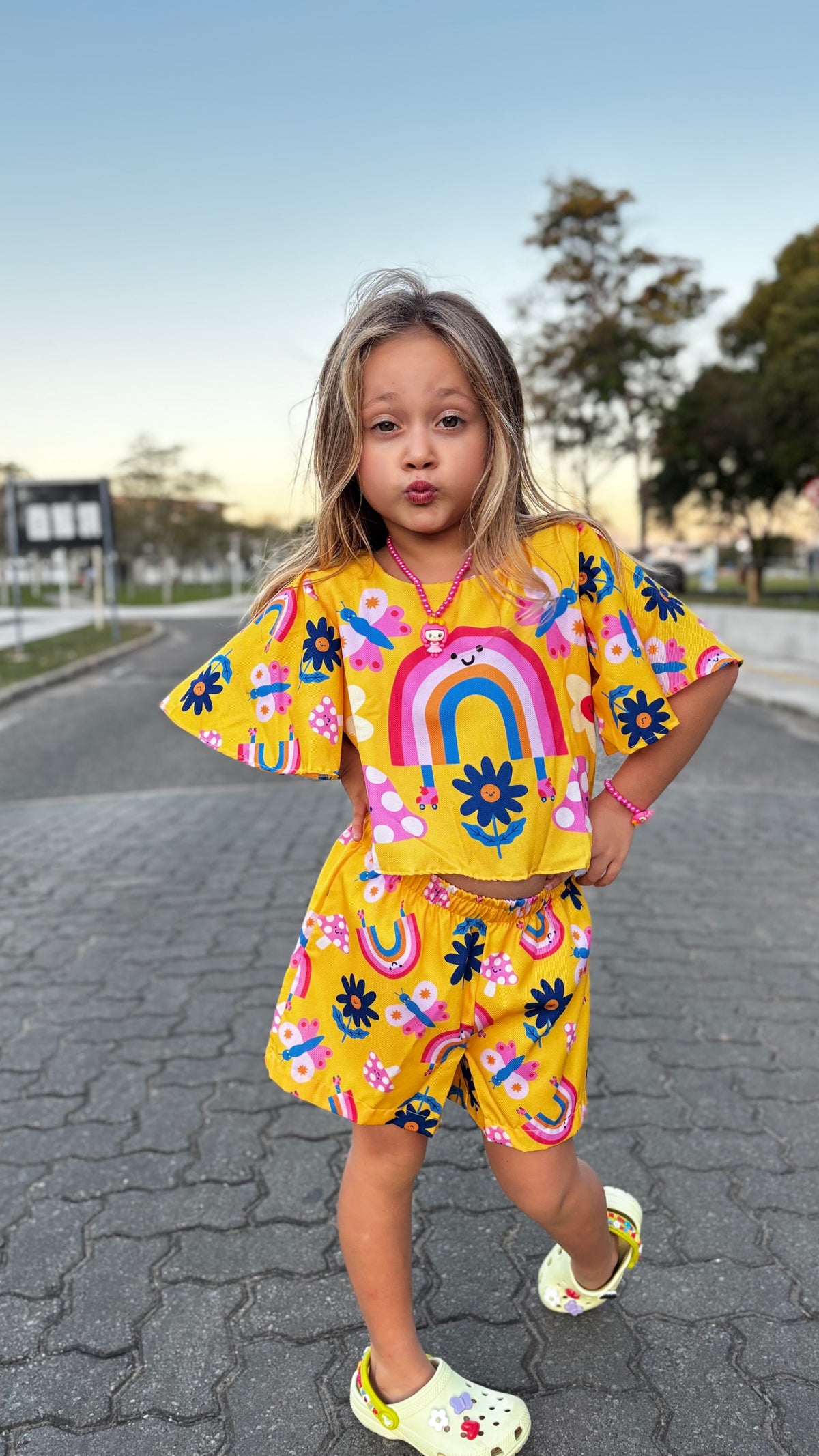 Conjunto Infantil Estampa Arco-íris Amarelo | Lá Colorê