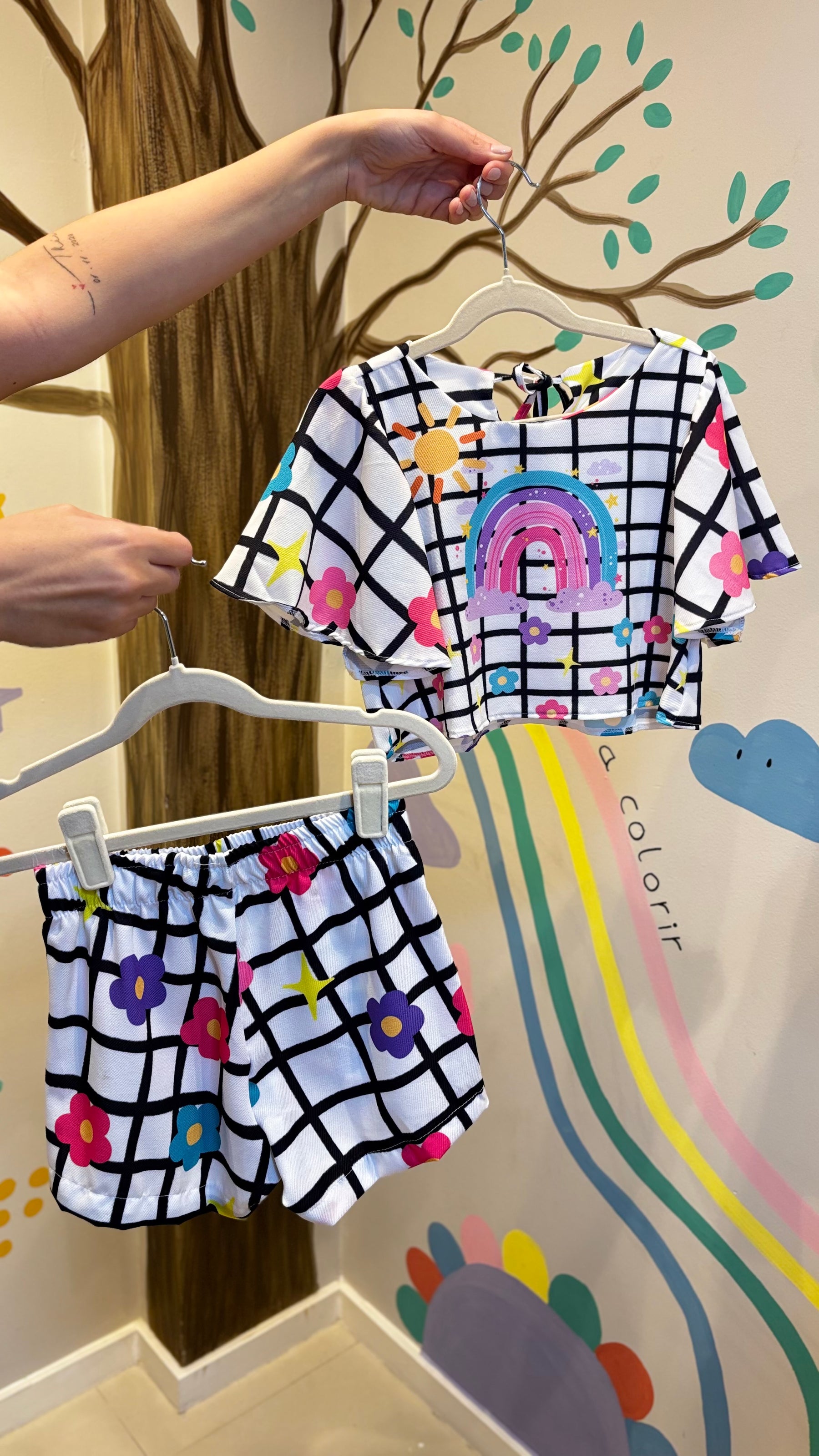 Conjunto Infantil Estampa Rainbow Xadrez | Lá Colorê