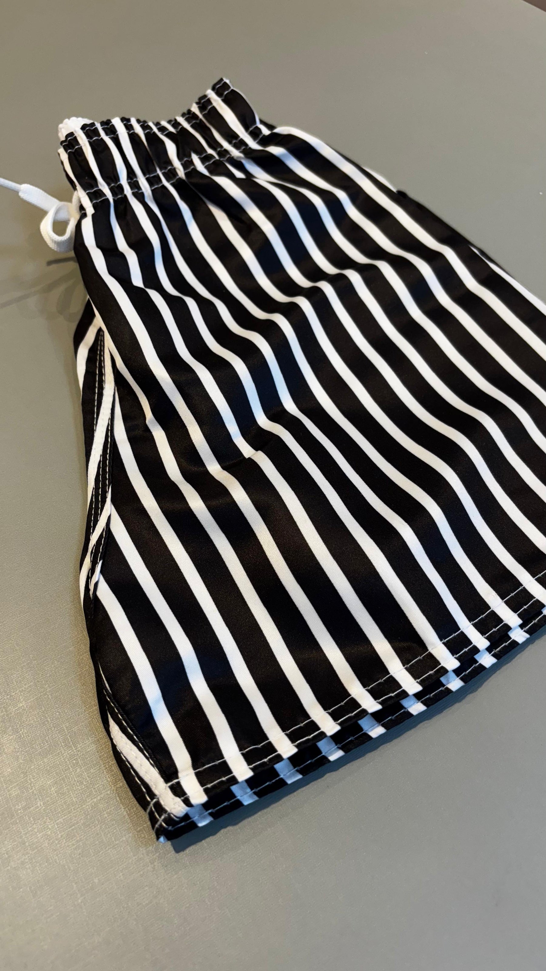 Short Infantil Tactel Premium - Estampa Listrado Preto | Lá Colorê