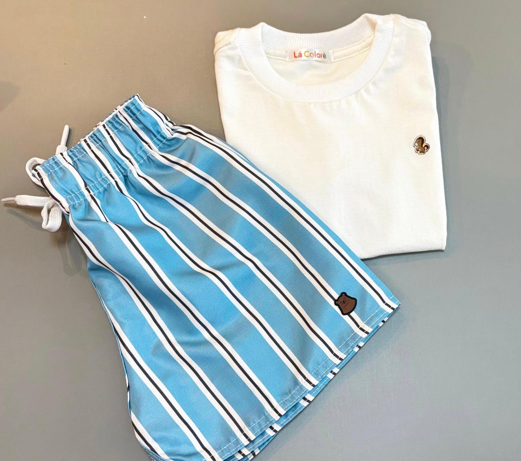 Short Infantil Tactel Premium – Estampa Listrado Céu | Lá Colorê