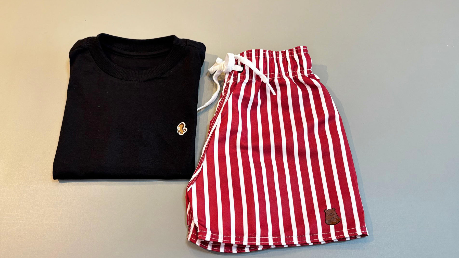 Short Infantil Tactel Premium - Estampa Listrado Vermelho | Lá Colorê