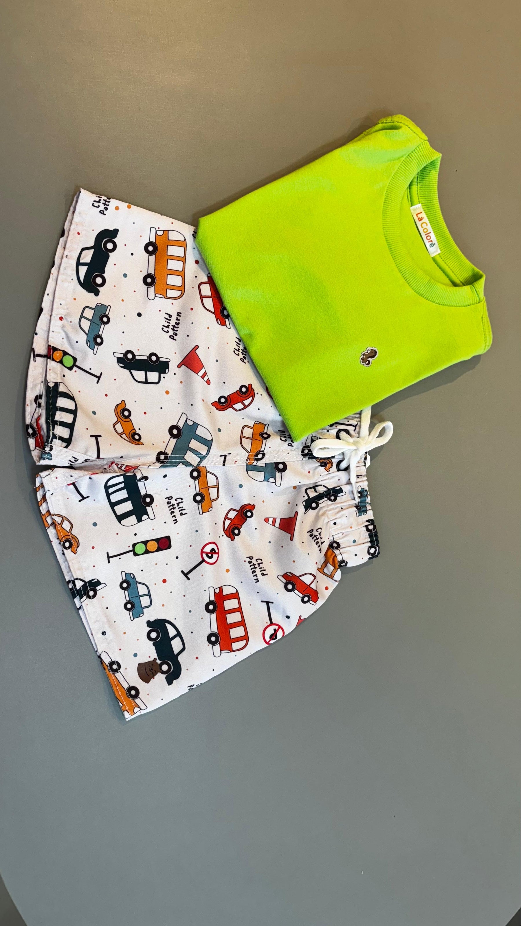 Short Infantil Tactel Premium - Estampa Carros| Lá Colorê