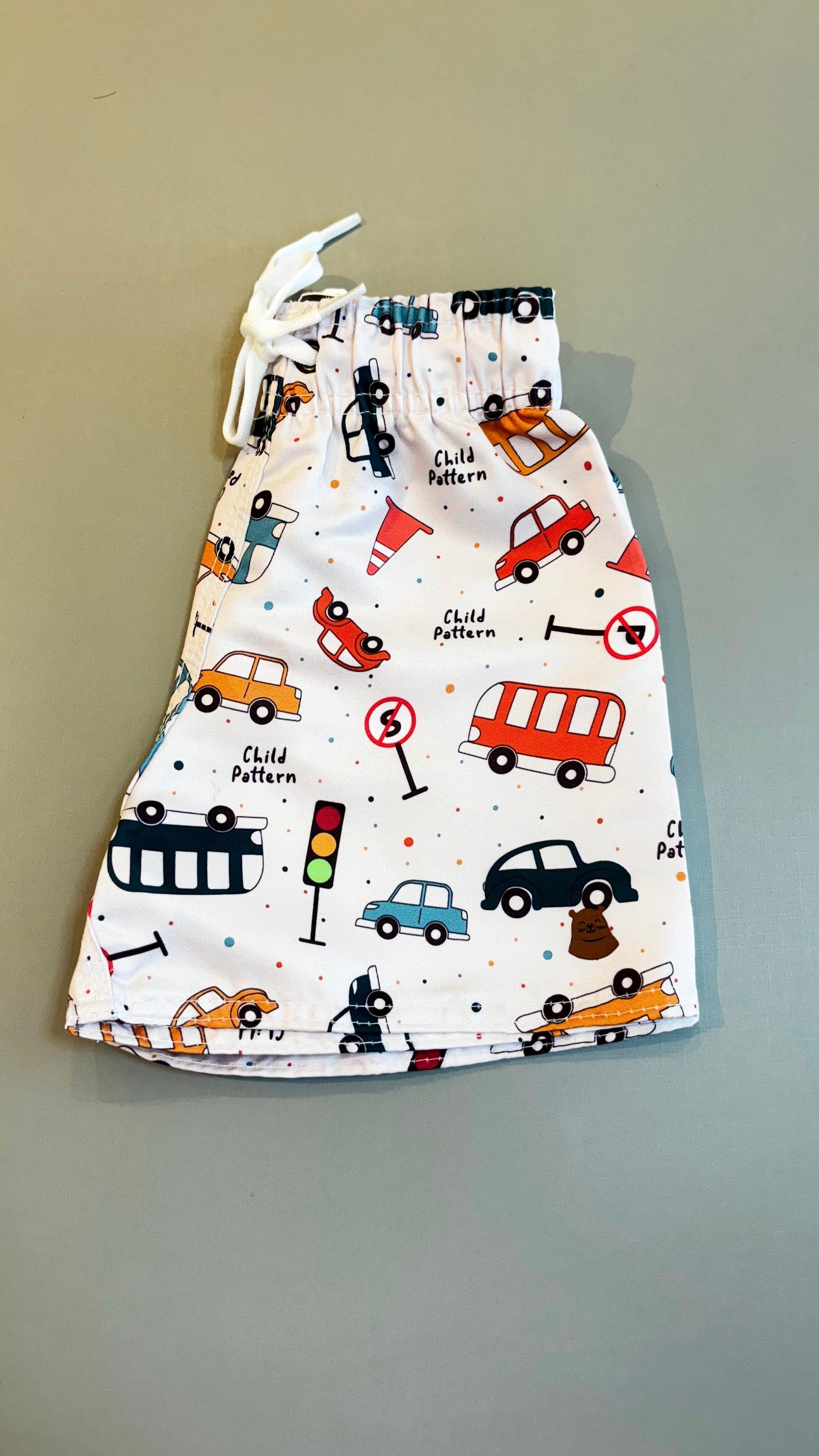 Short Infantil Tactel Premium - Estampa Carros| Lá Colorê