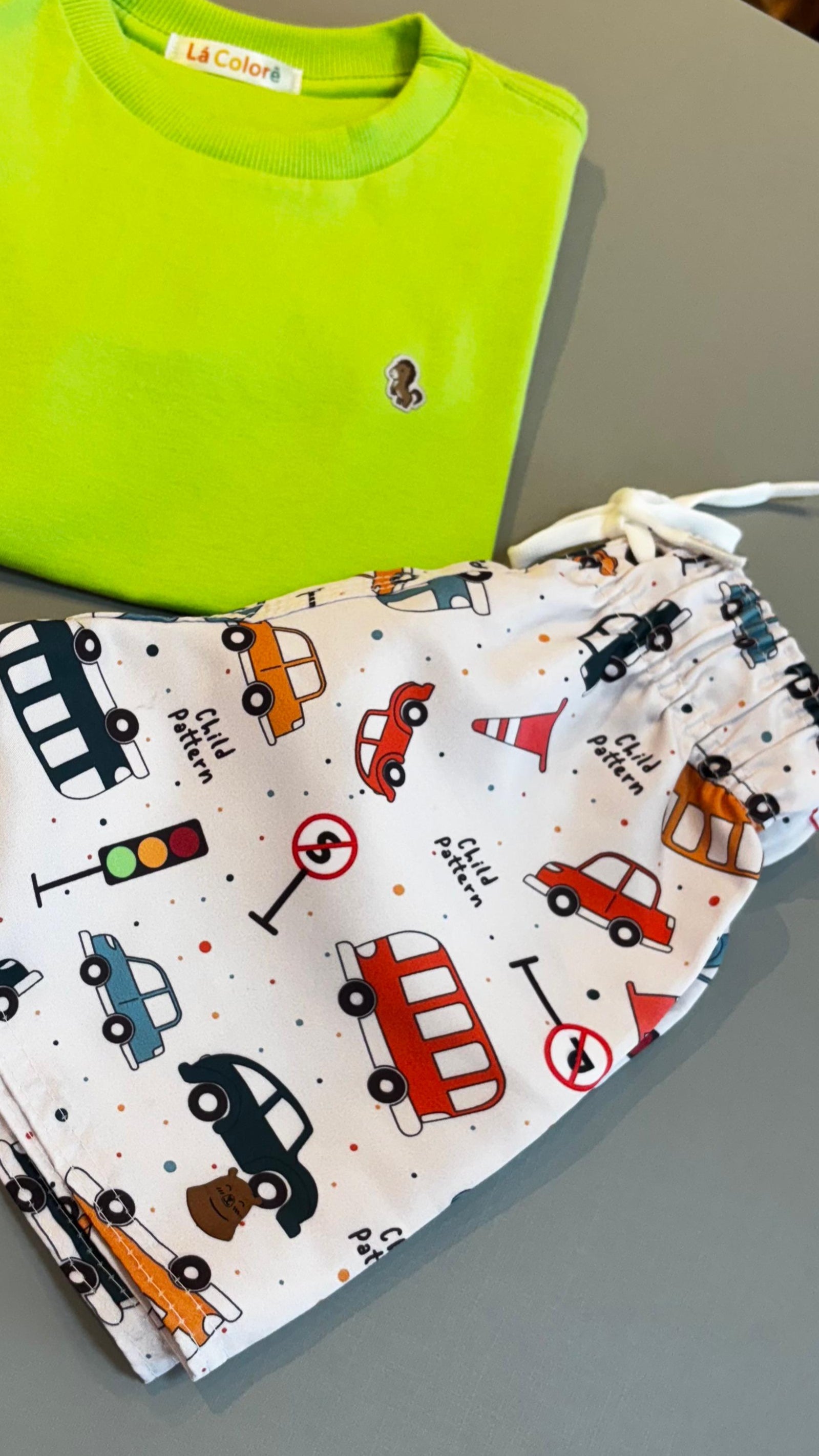 Short Infantil Tactel Premium - Estampa Carros| Lá Colorê