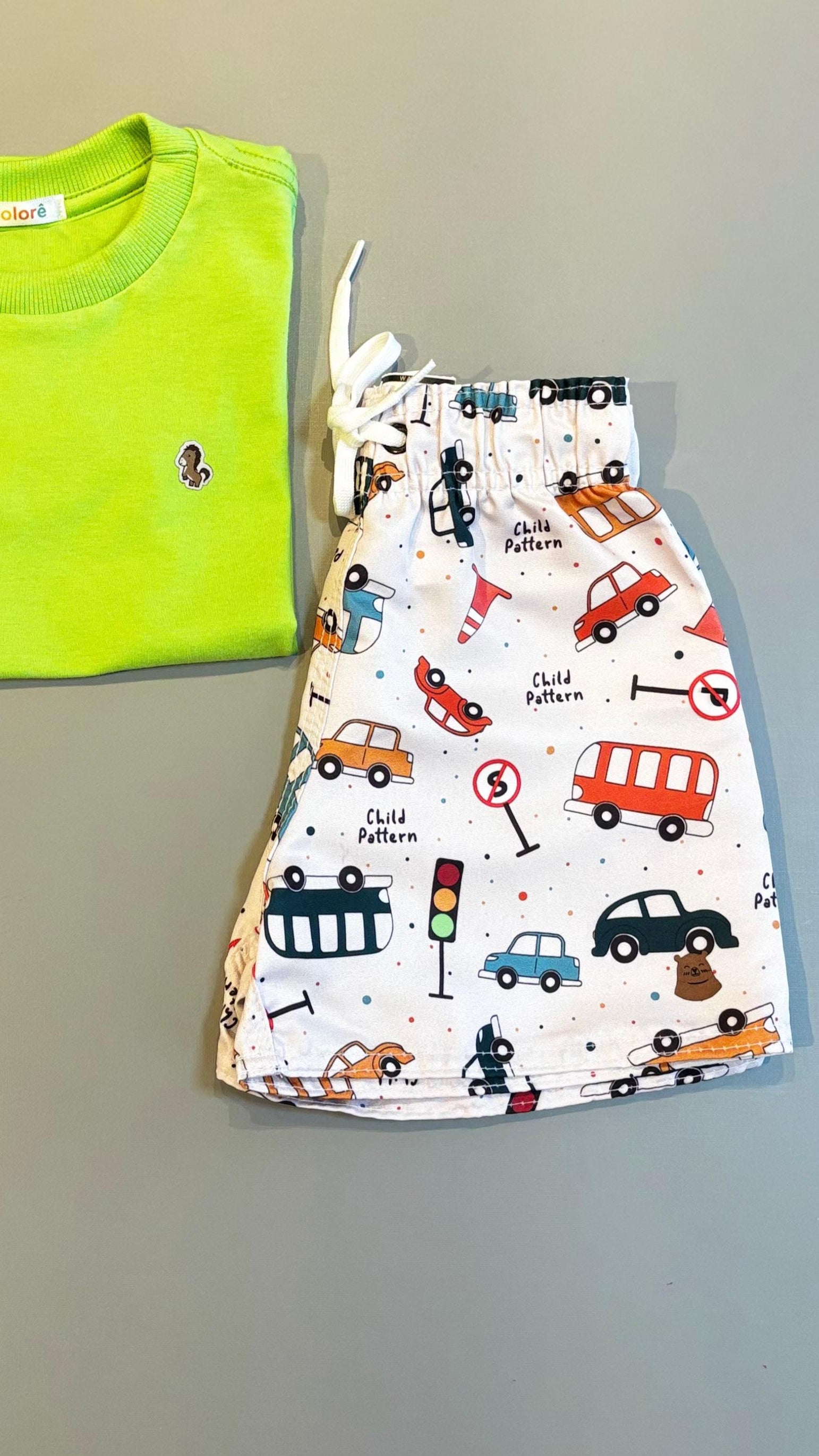 Short Infantil Tactel Premium - Estampa Carros| Lá Colorê