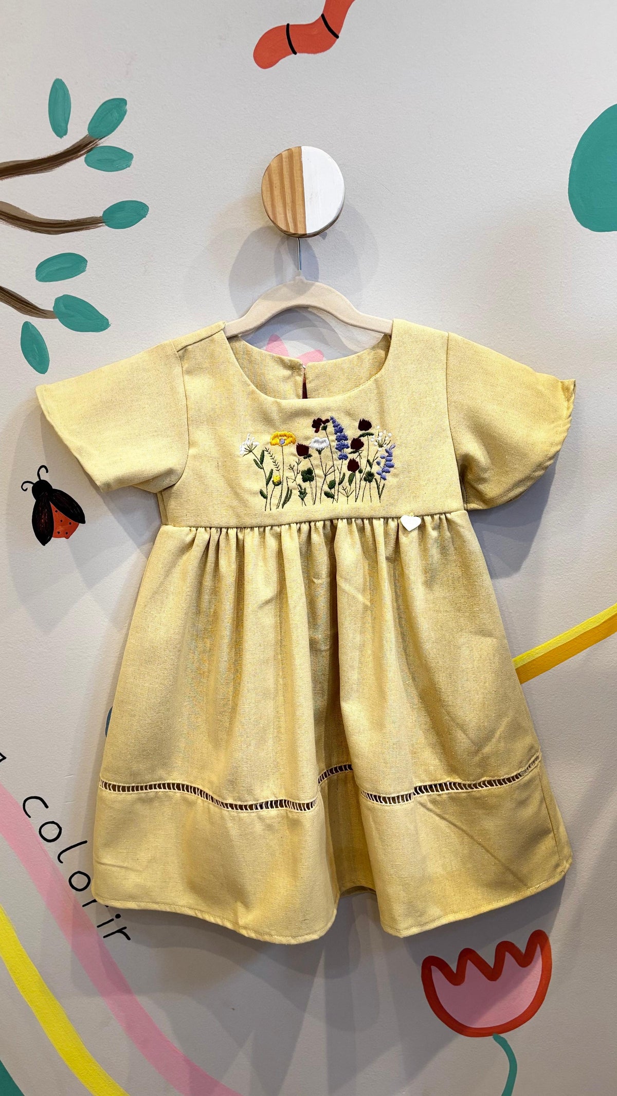 Vestido Infantil Linho Lara Com Bordado | Lá Colorê