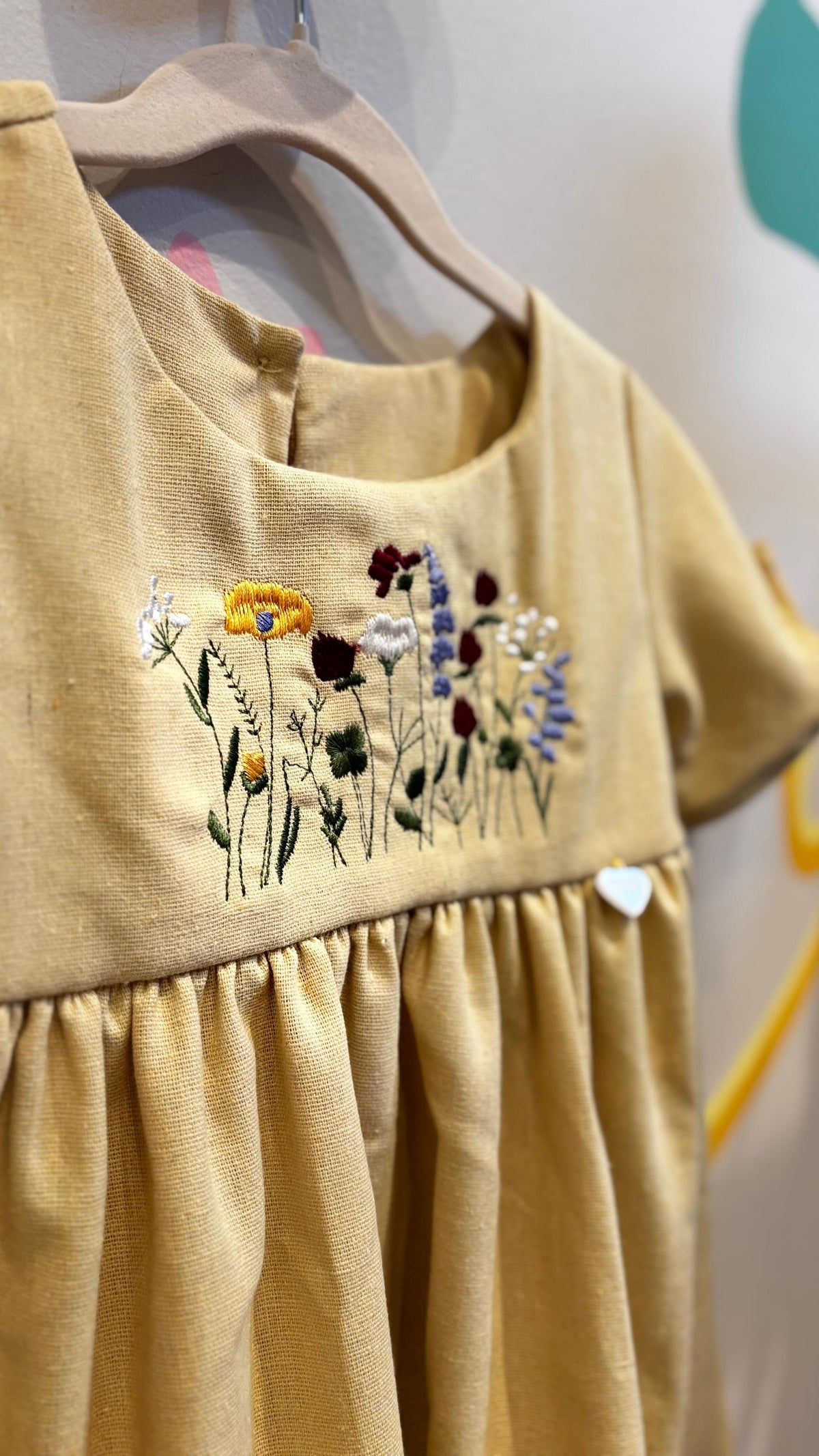 Vestido Infantil Linho Lara Com Bordado | Lá Colorê