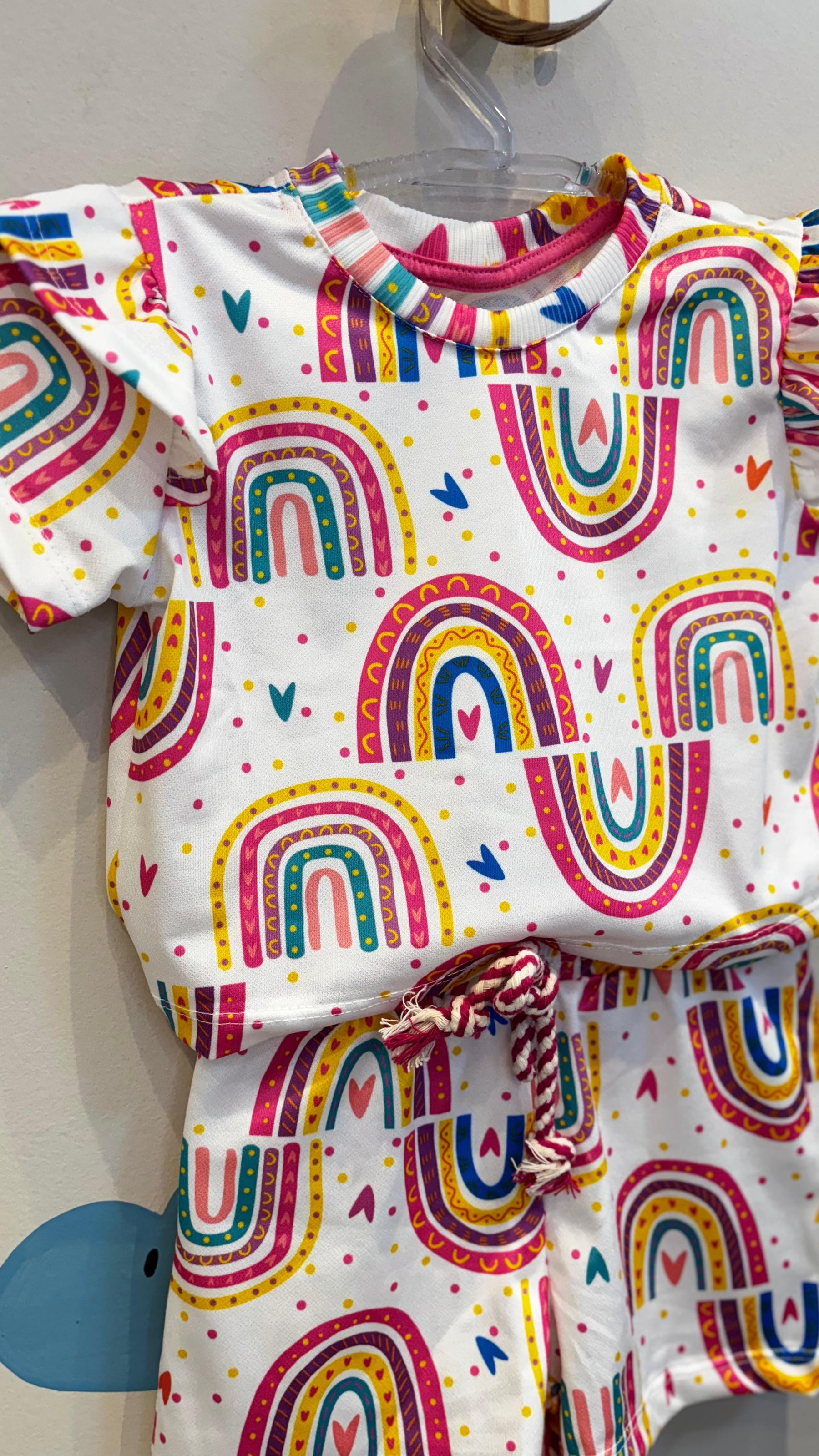 Conjunto Infantil Estampa Arco-íris Duplo Babado Confort | Lá Colorê