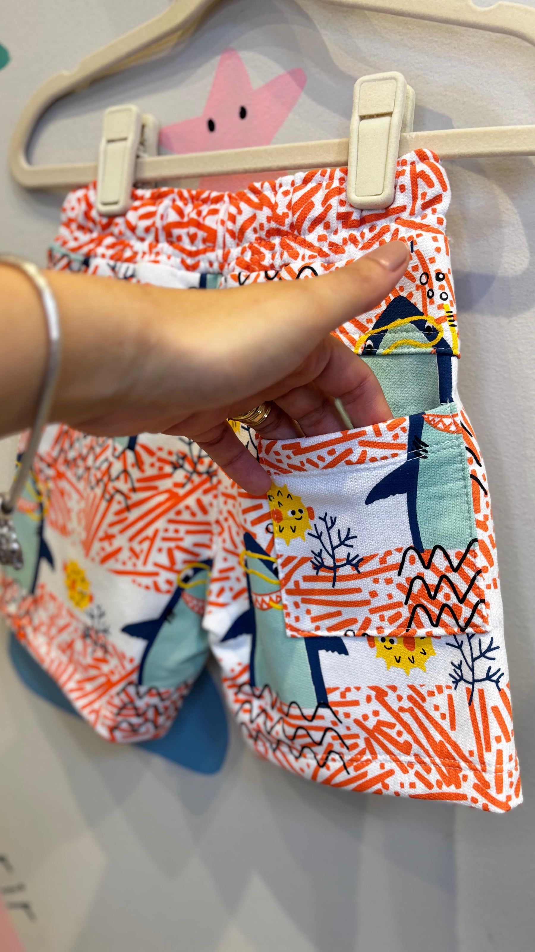 Bermuda Infantil Lúdica com Estampa Praia | Lá Colorê