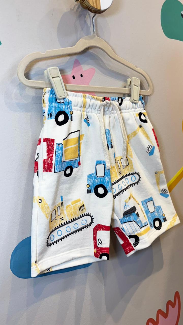 Bermuda Infantil Lúdica com Estampa Guindaste - 100% Algodão | Lá Colorê