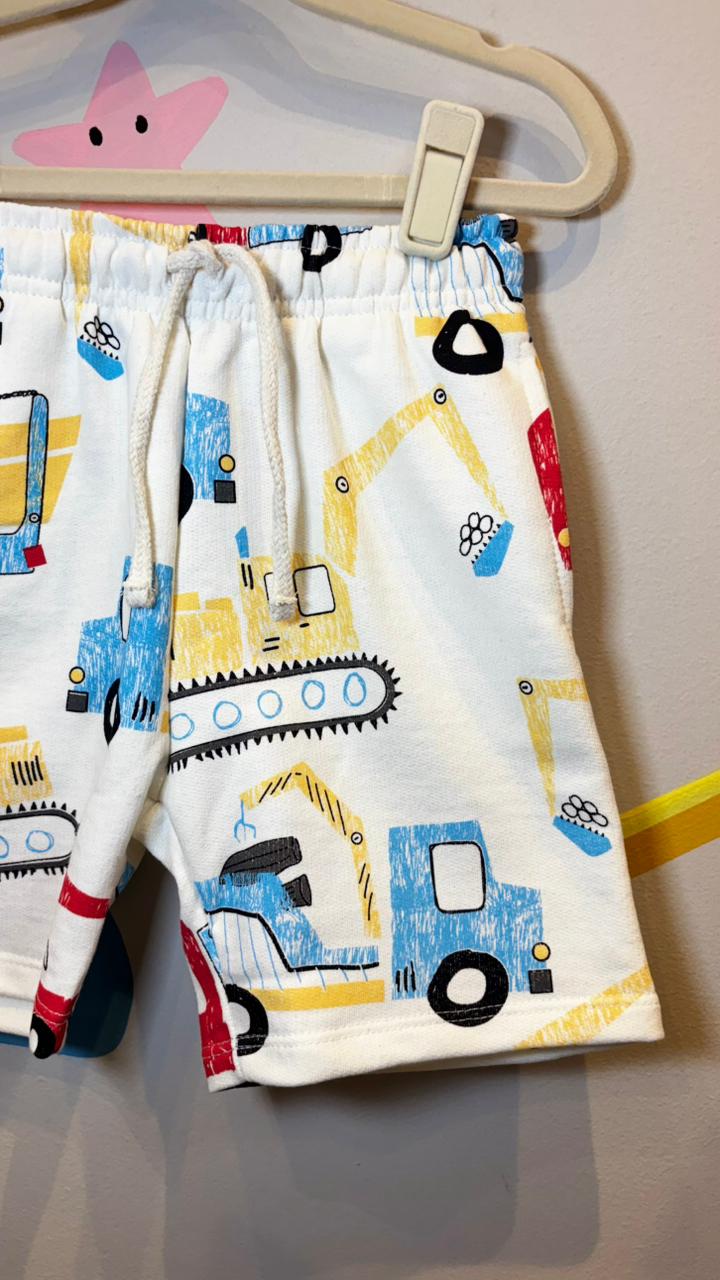 Bermuda Infantil Lúdica com Estampa Guindaste - 100% Algodão | Lá Colorê