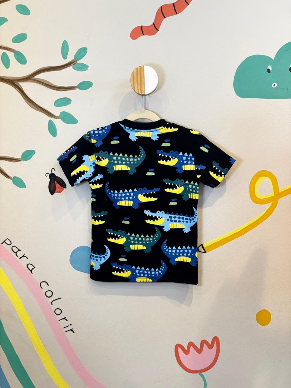 T-Shirt Infantil Preta com Estampa de Jacaré - 100% Algodão | Lá Colorê