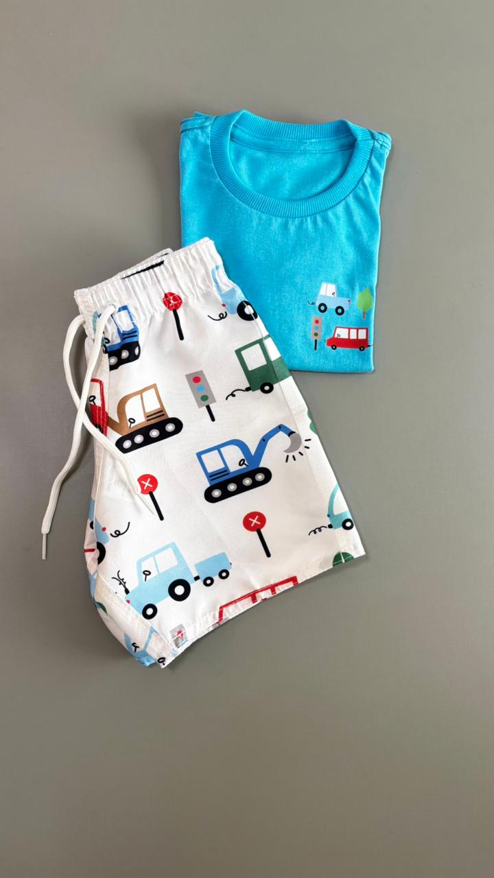 Conjunto Infantil Estampa Veículos - T-Shirt + Short Estampado | Lá Colorê