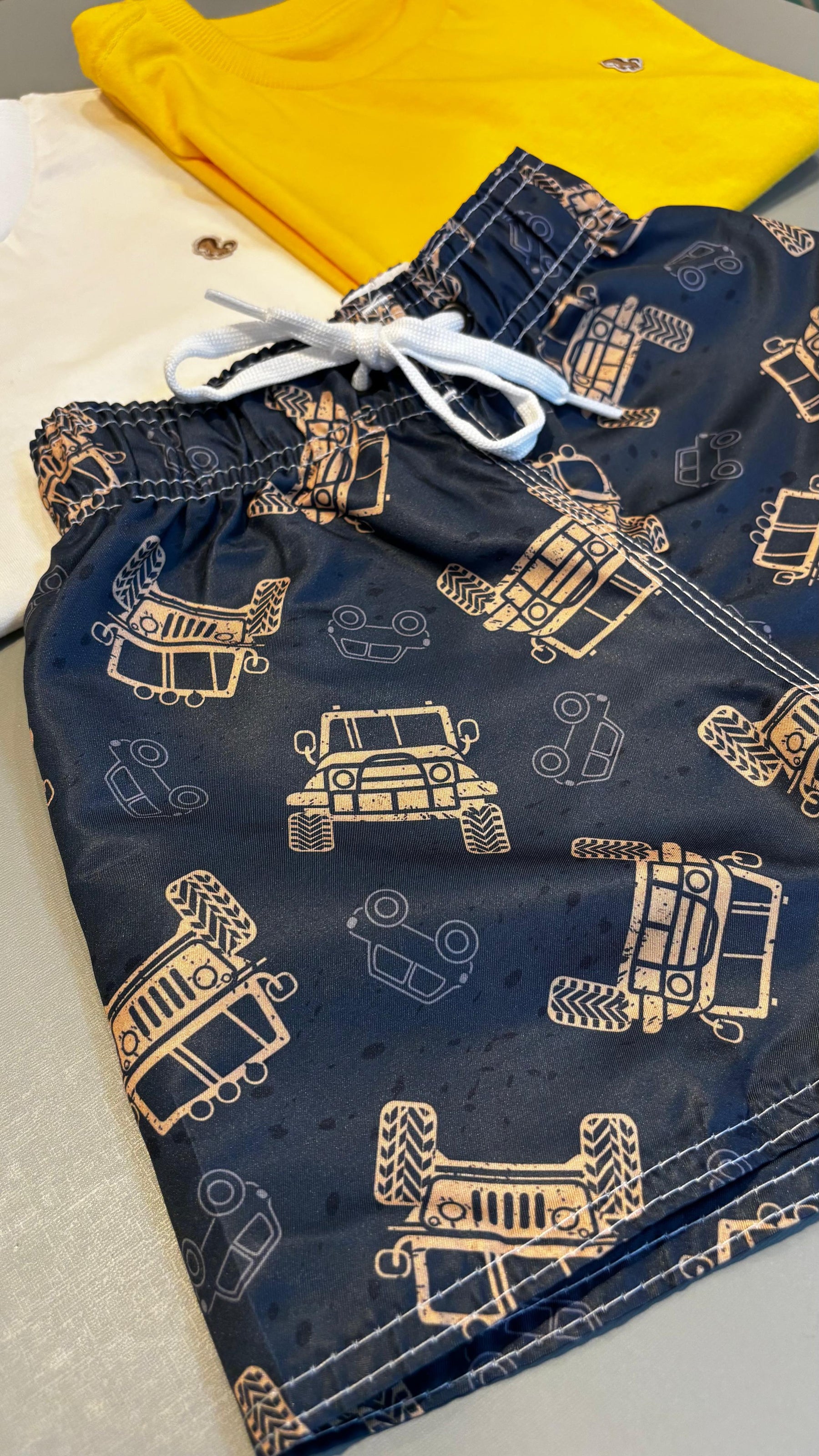 Short Tactel Infantil Premium Estampa Carro Jeep| Lá Colorê