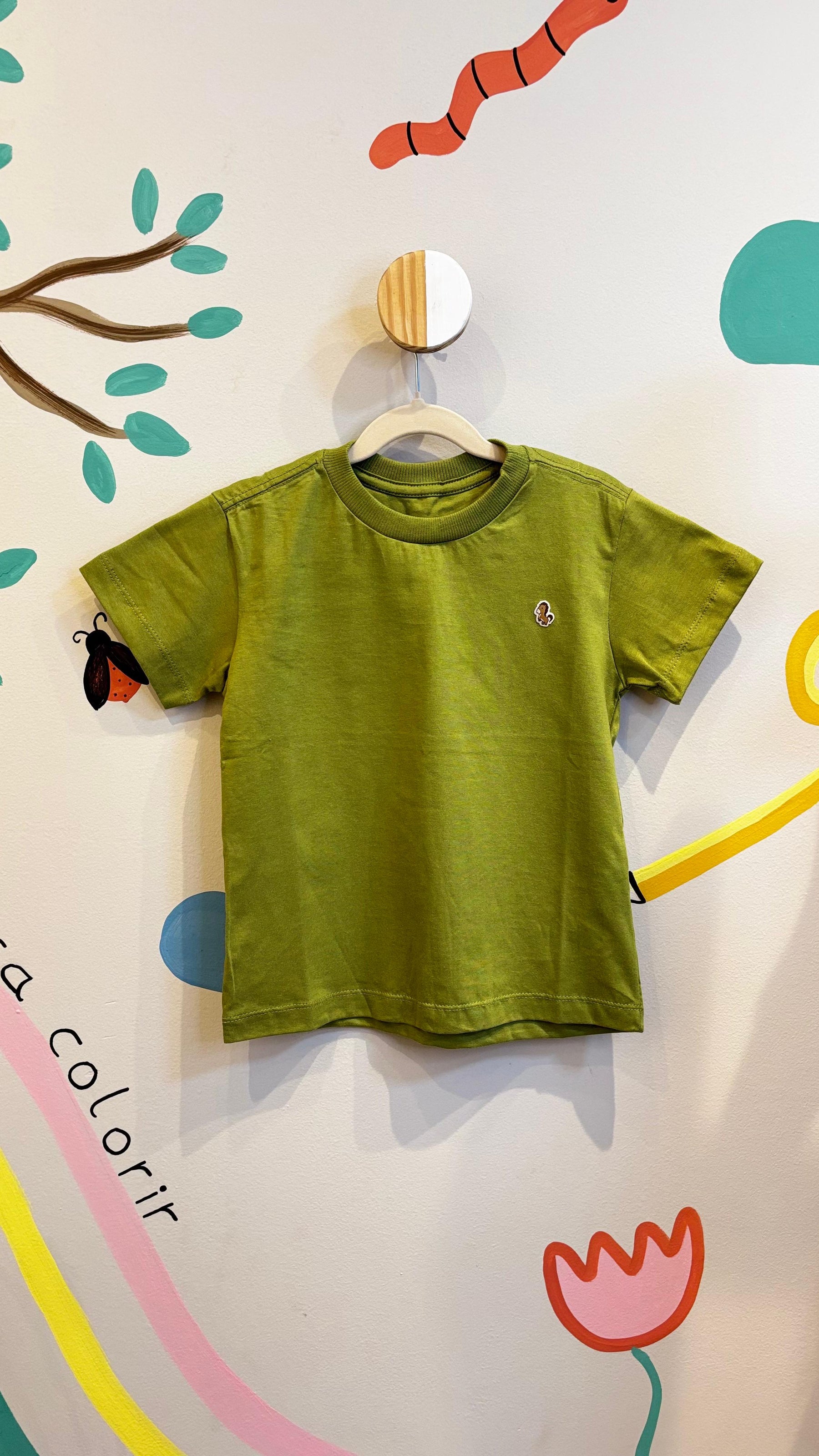 T-shirt Infantil Verde Militar - 100% Algodão | Lá Colorê