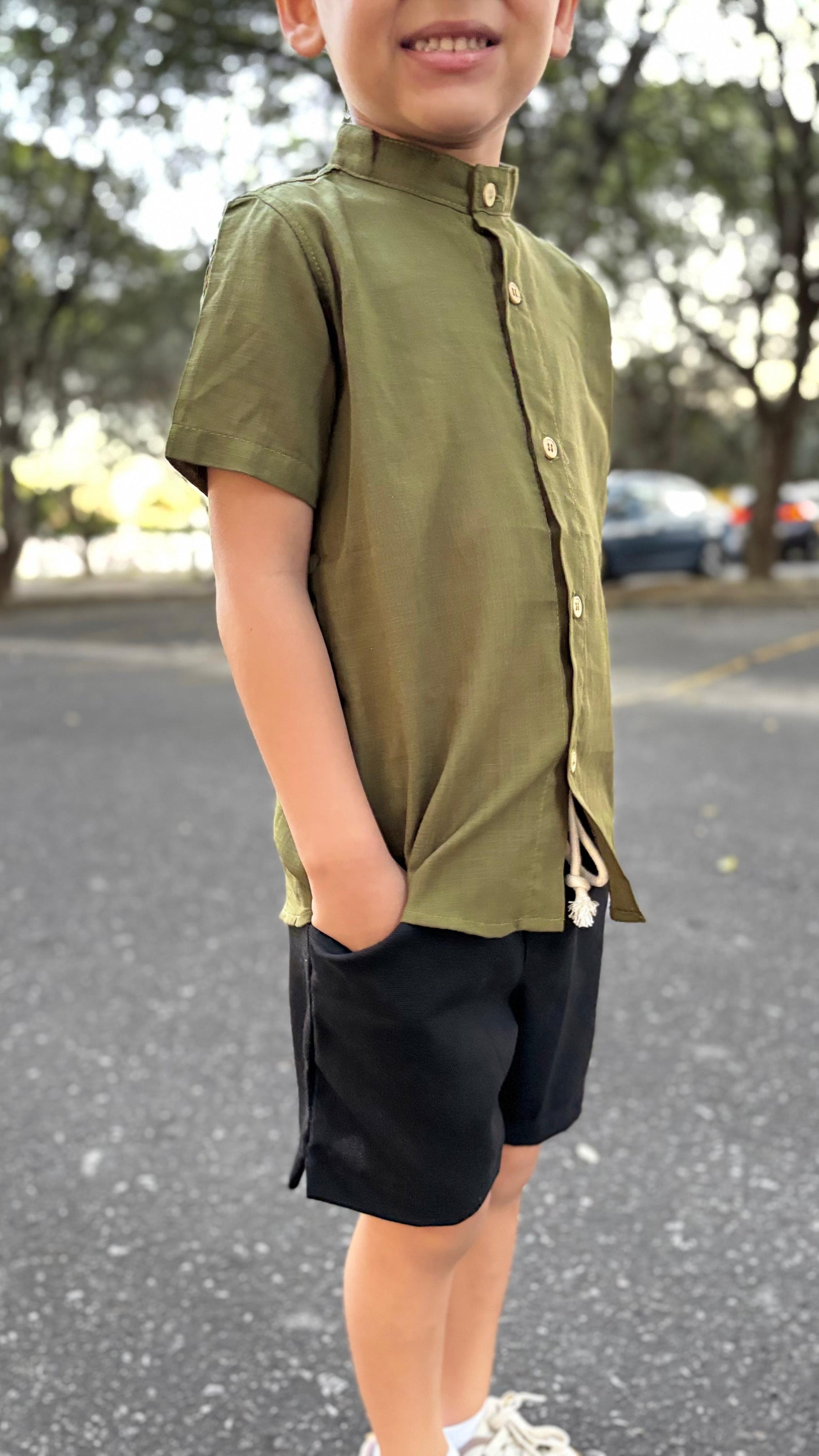 Camisa Infantil Gola Padre Verde Militar de botão | Lá Colorê