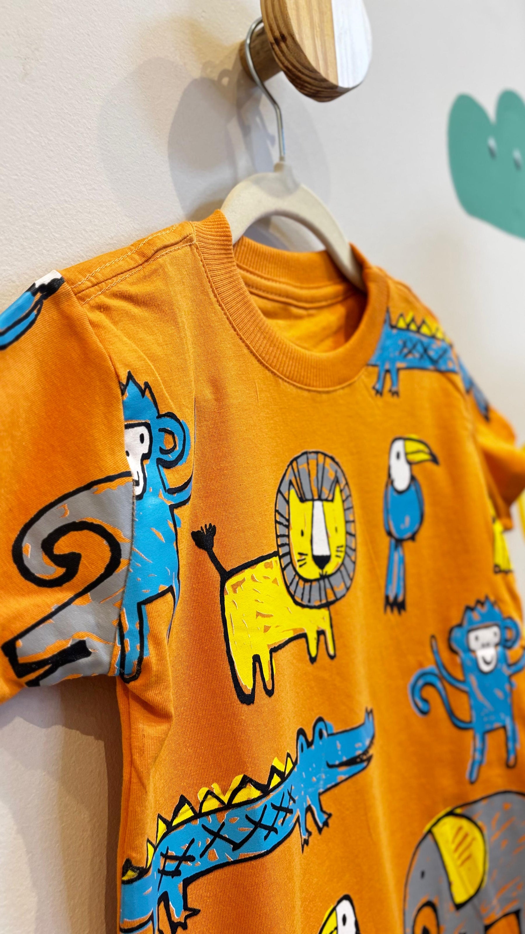 T-Shirt Infantil Laranja com Estampa Safari - 100% Algodão | Lá Colorê