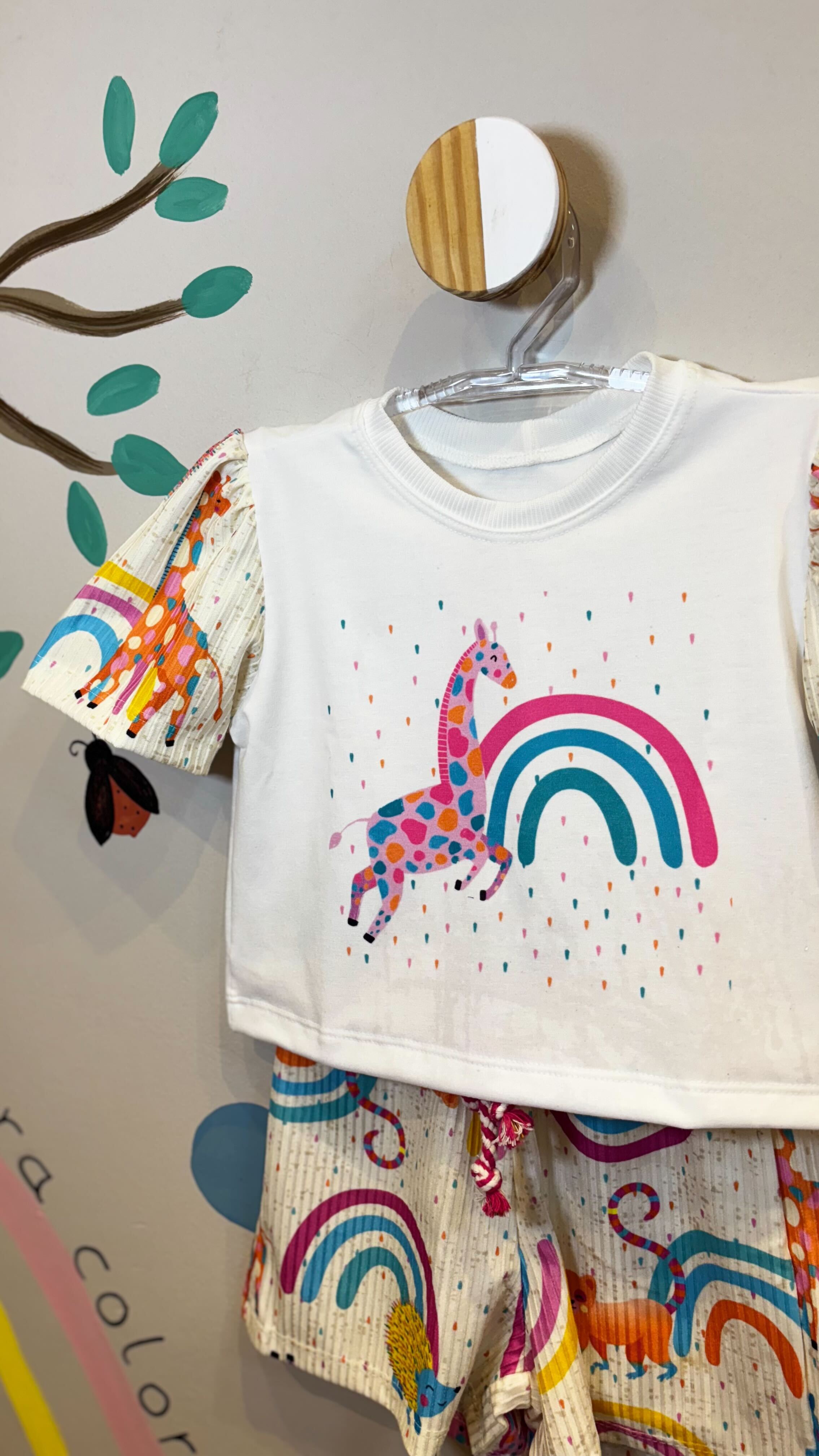 Conjunto Infantil Estampa Girafinha Color | Lá Colorê