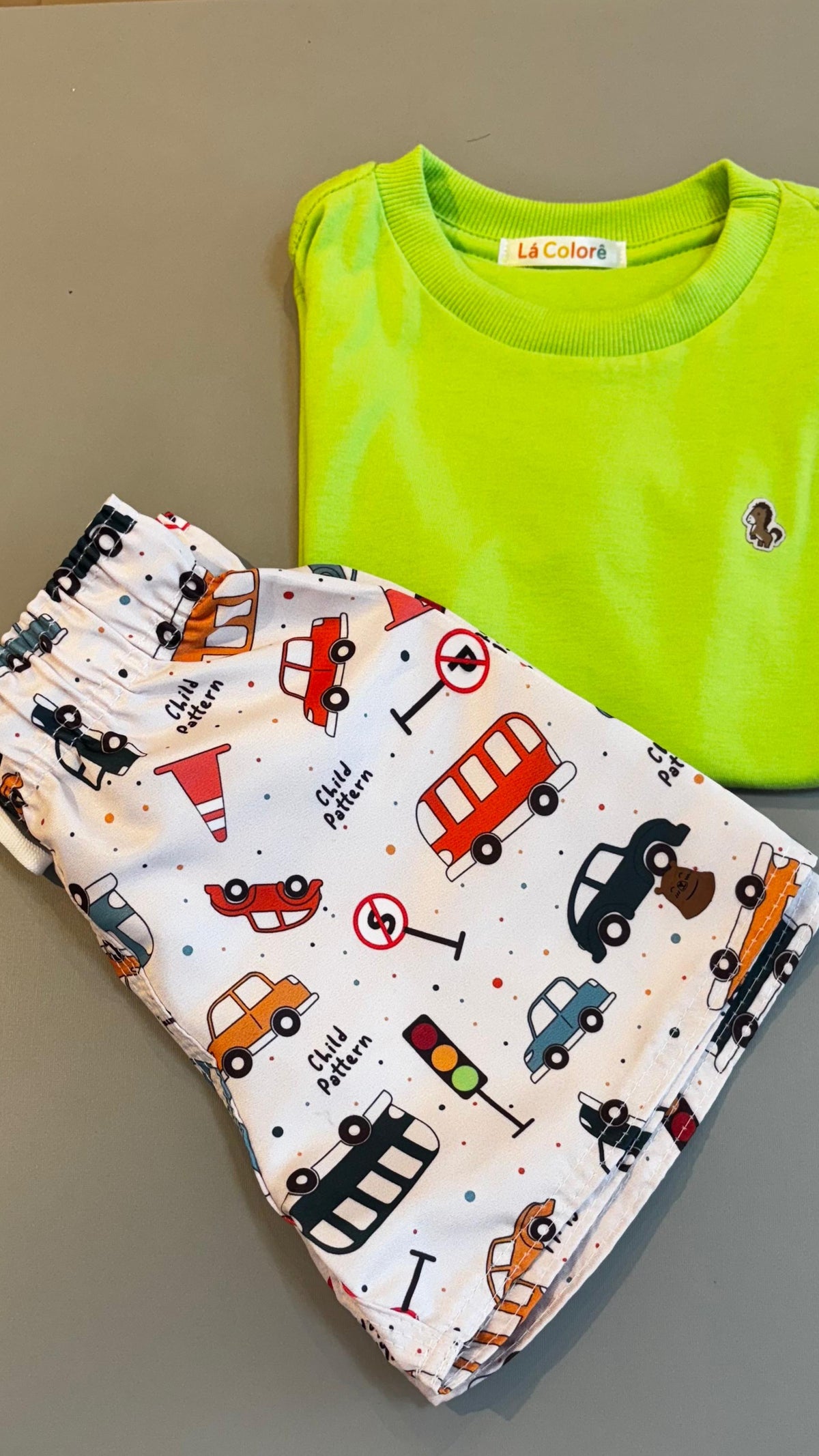 Short Infantil Tactel Premium - Estampa Carros| Lá Colorê