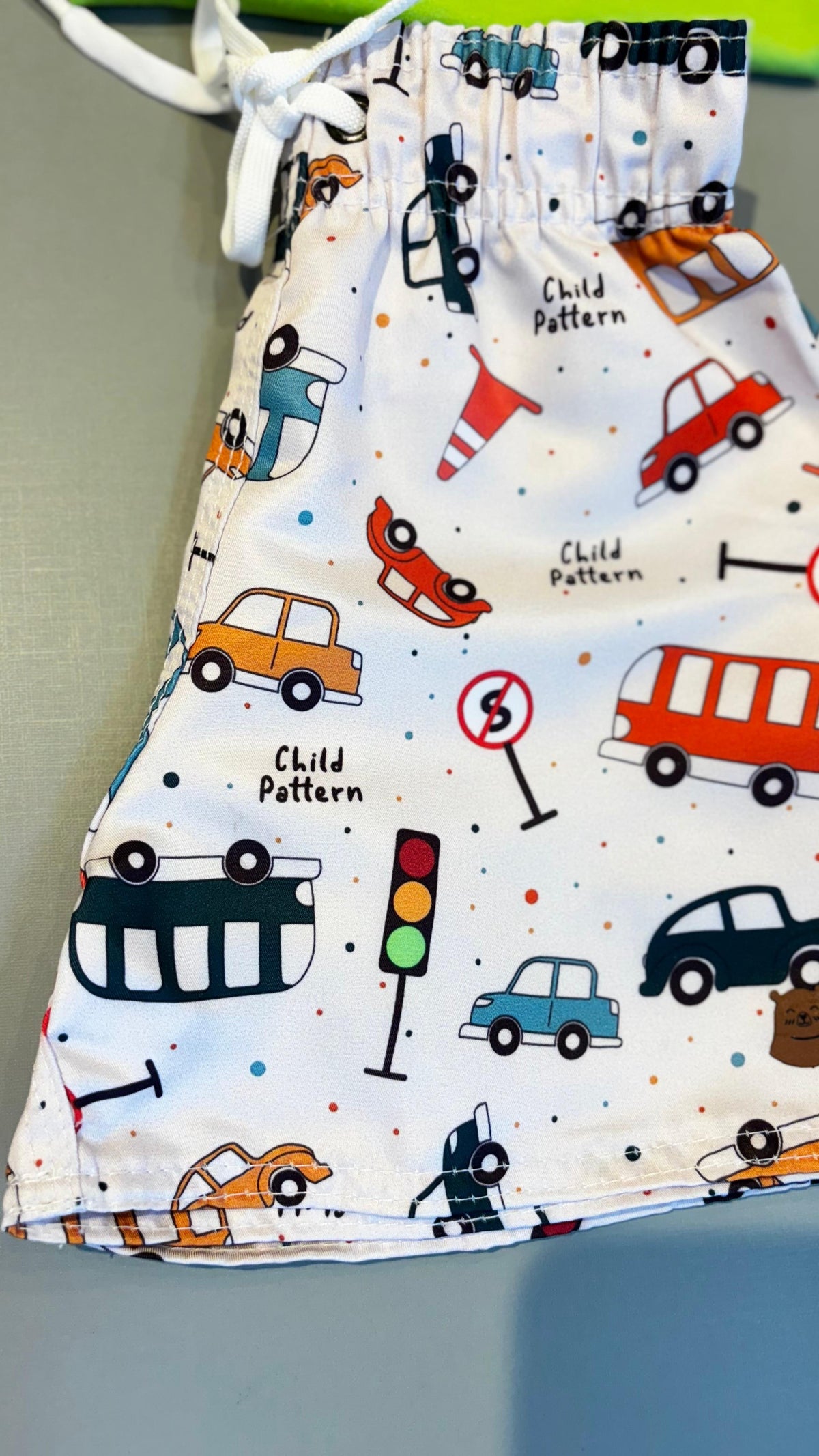 Short Infantil Tactel Premium - Estampa Carros| Lá Colorê