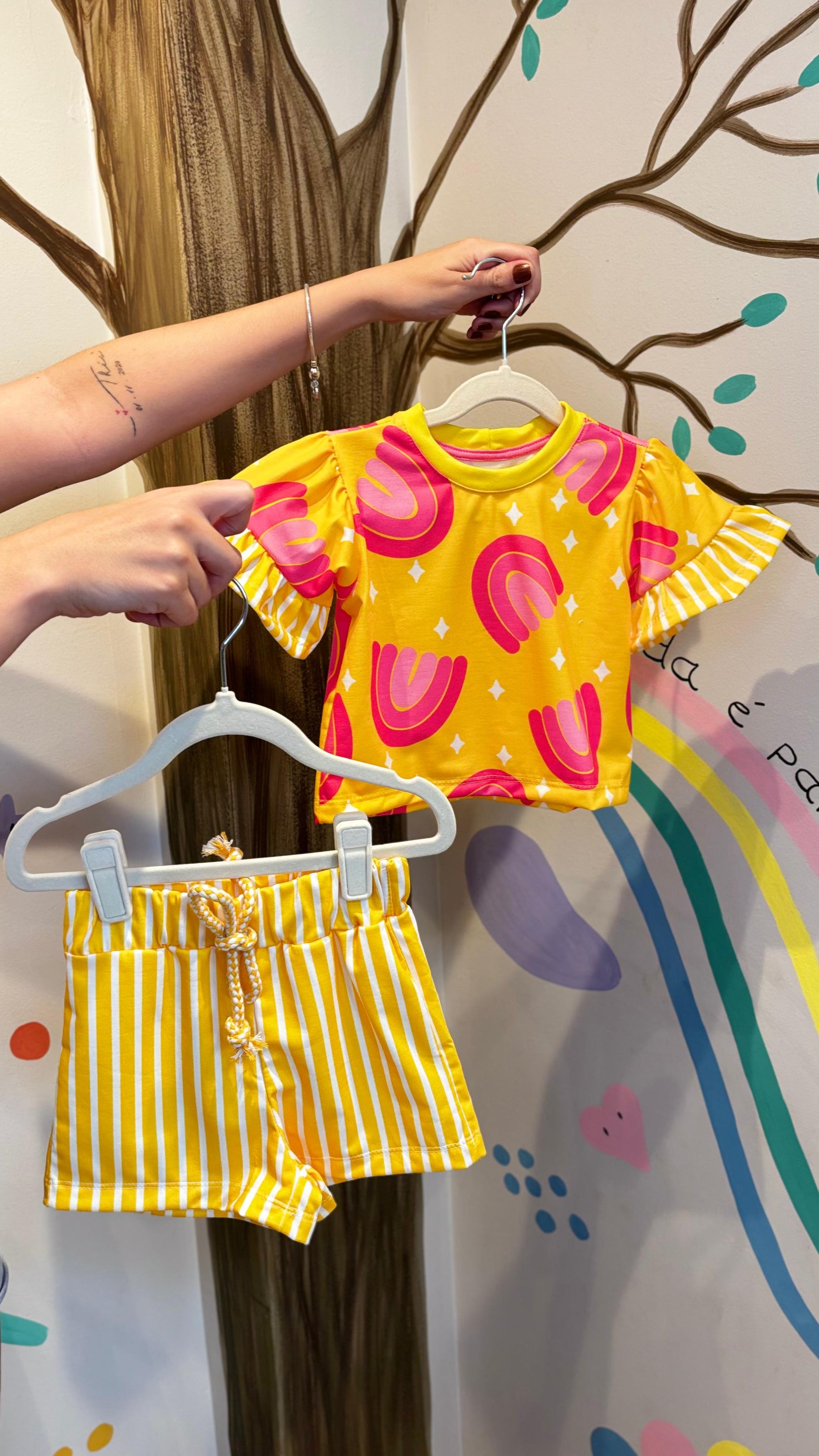 Conjunto Infantil Estampa Arco-Íris Yellow | Lá Colorê