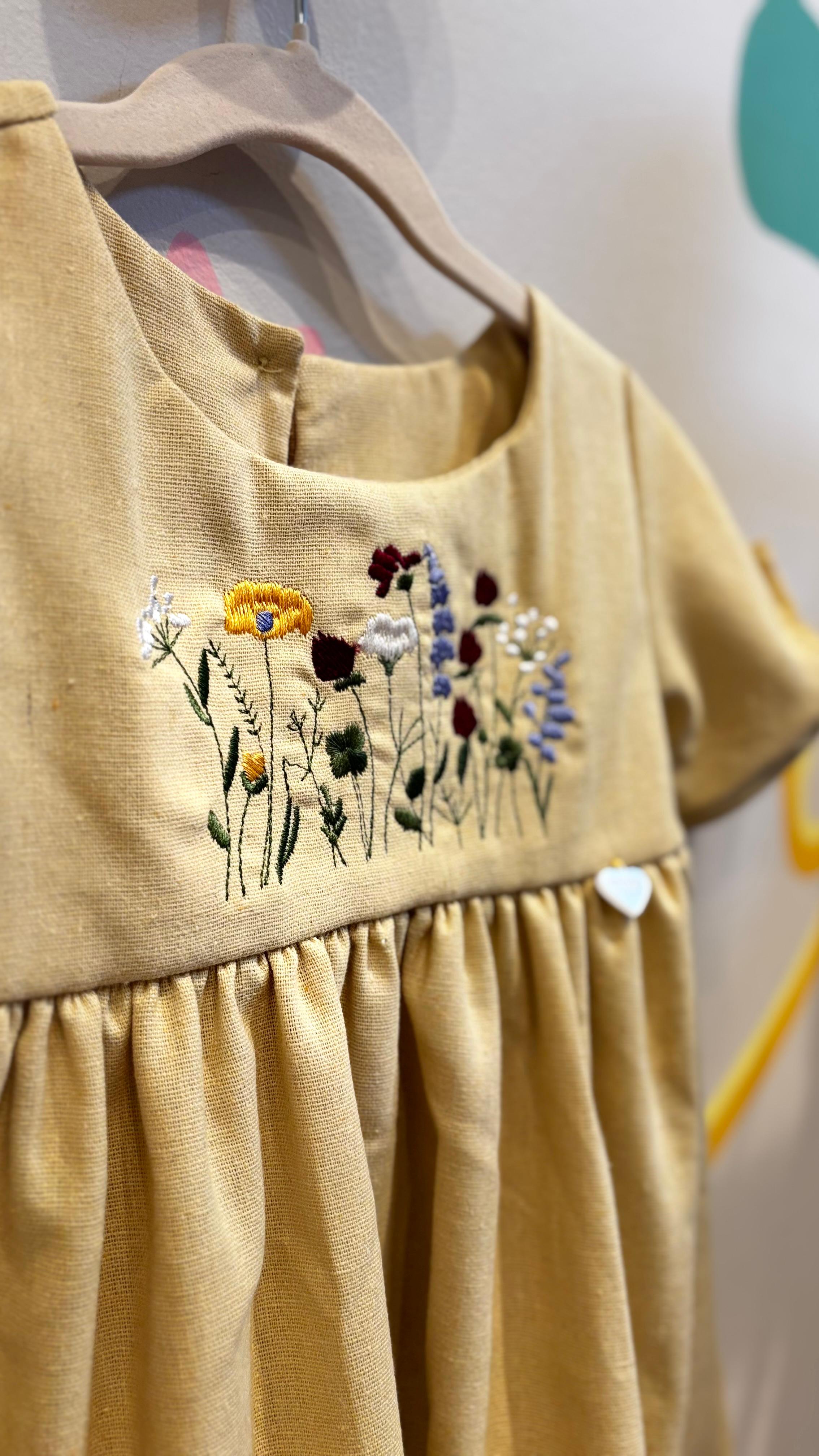 Vestido Infantil Linho Lara Com Bordado | Lá Colorê