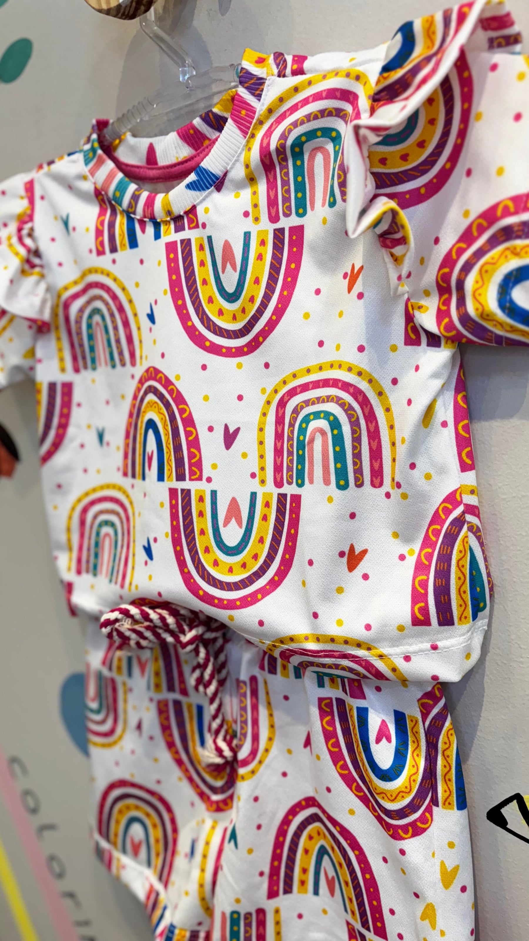 Conjunto Infantil Estampa Arco-íris Duplo Babado Confort | Lá Colorê