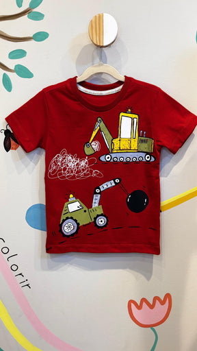 T-Shirt Infantil Vermelha com Estampa de Retroescavadeira - 100% Algodão | Lá Colorê