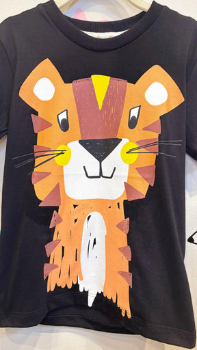 T-Shirt Infantil Preta com Estampa de Leão - 100% Algodão | Lá Colorê