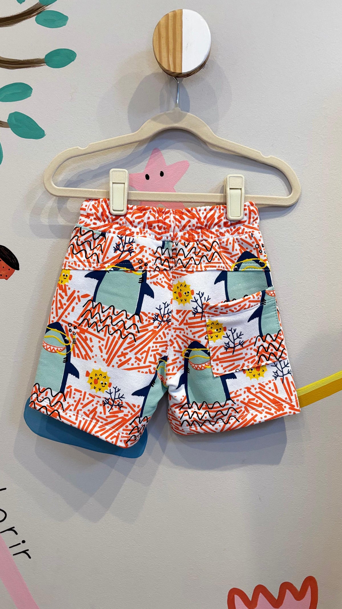 Bermuda Infantil Lúdica com Estampa Praia | Lá Colorê