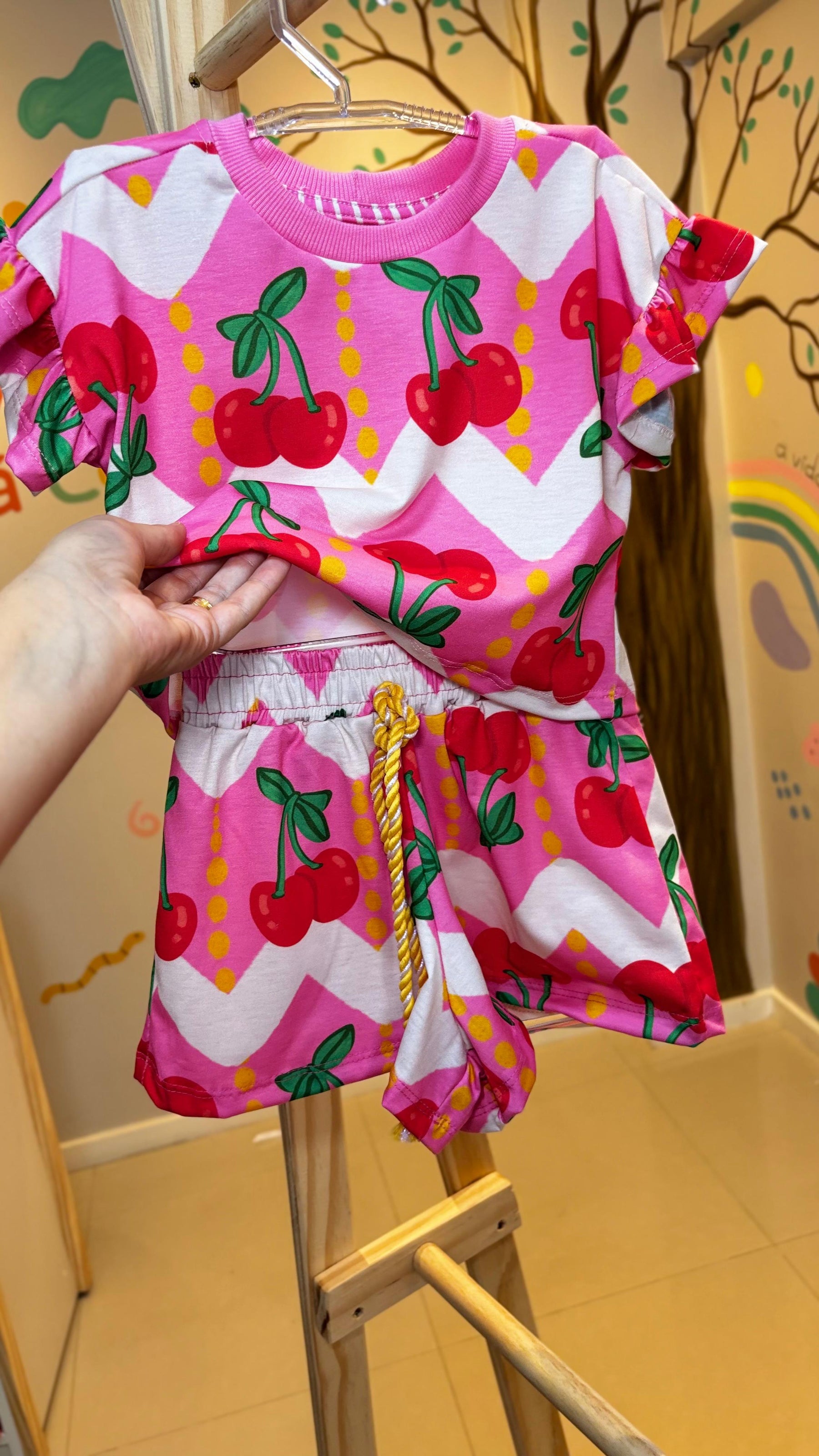 Conjunto Infantil Estampa Pequena Cereja | Lá Colorê