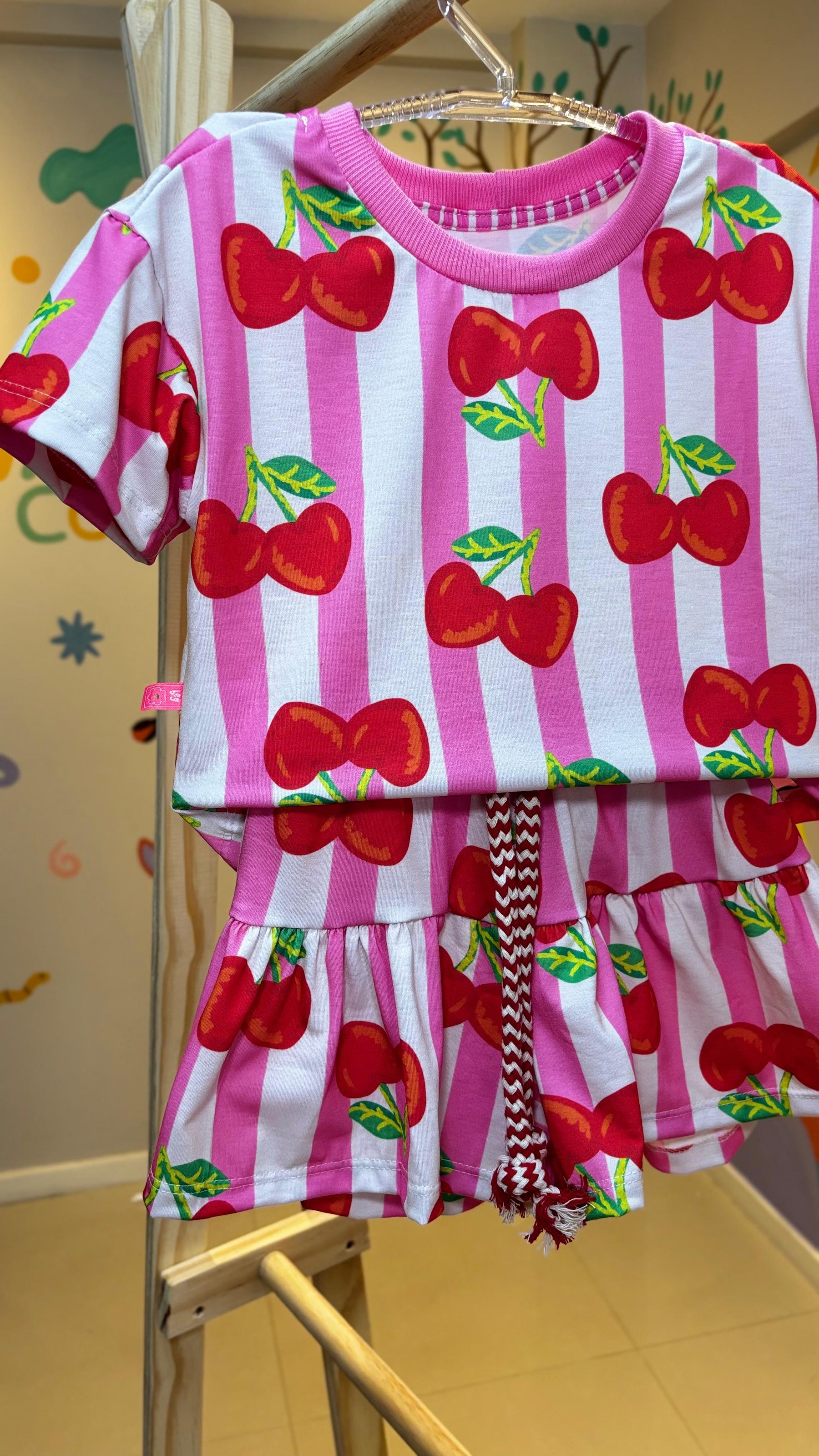 Conjunto Infantil Estampa Cereja Listrada Rosa | Lá Colorê