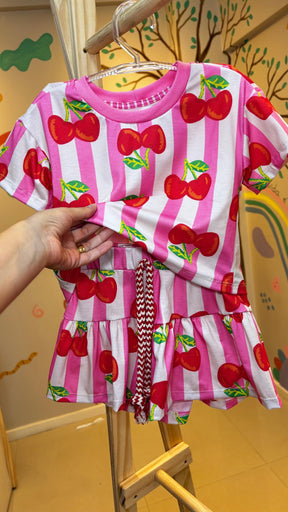 Conjunto Infantil Estampa Cereja Listrada Rosa | Lá Colorê