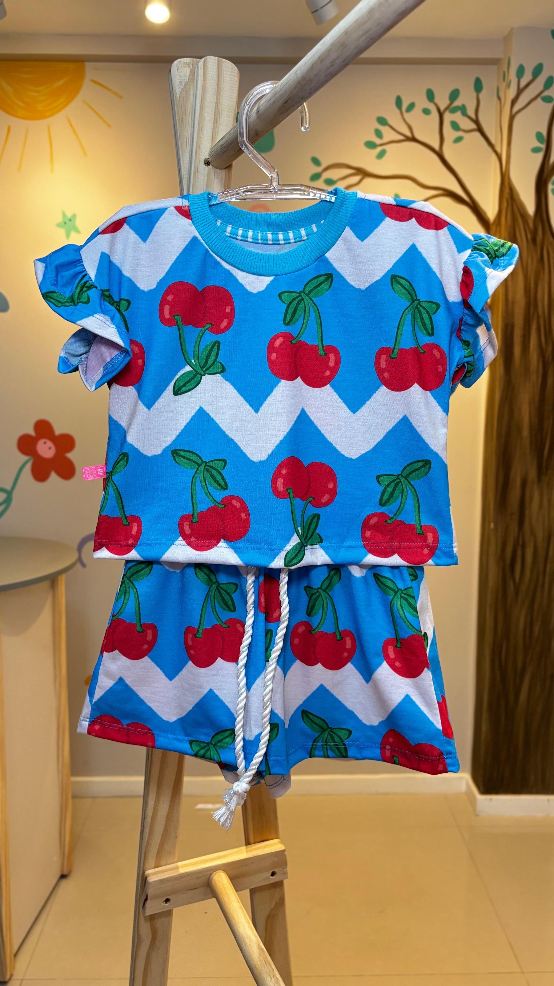 Conjunto Infantil Estampa Pequena Cereja Azul - Lá Colorê