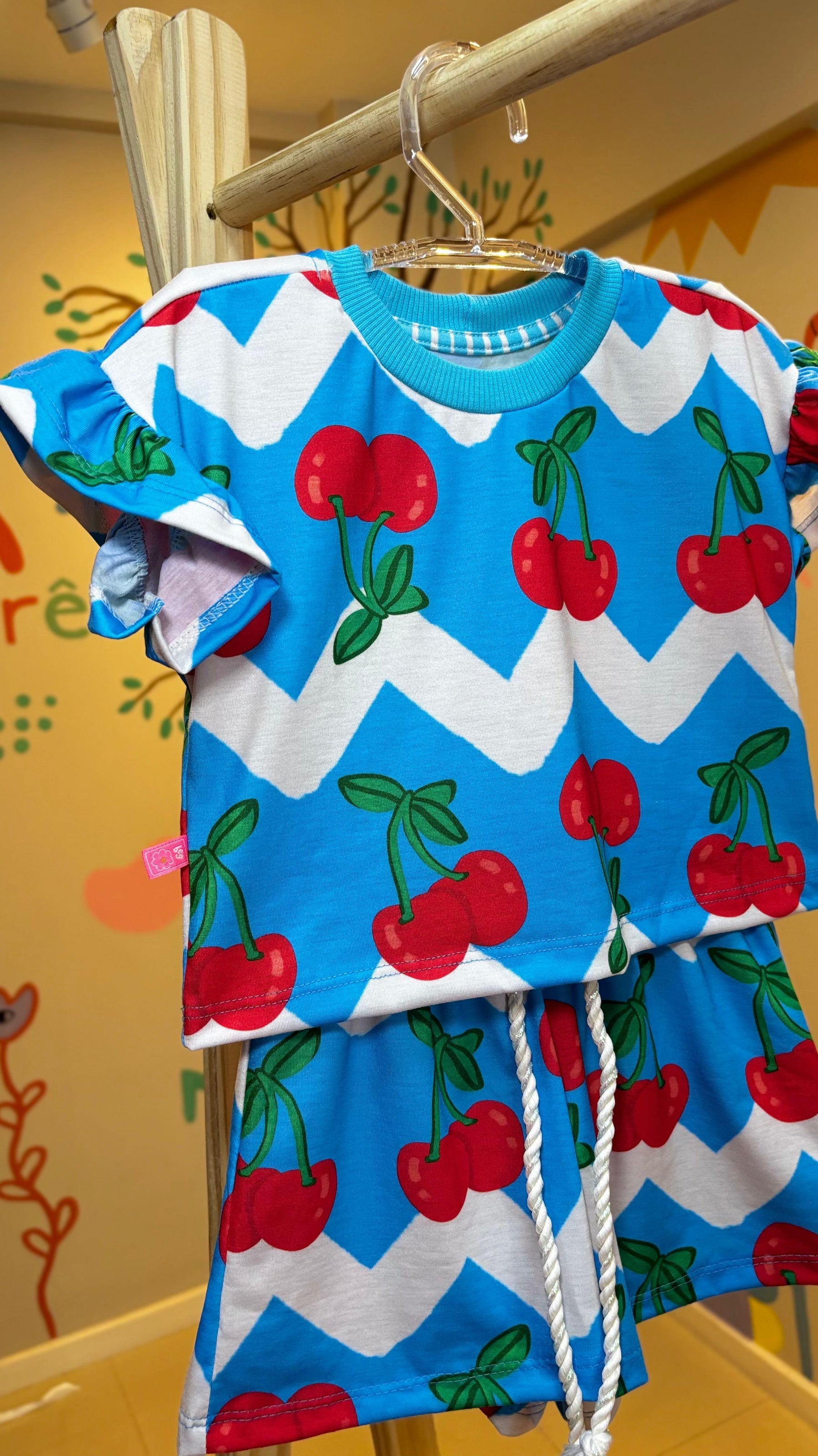 Conjunto Infantil Estampa Pequena Cereja Azul - Lá Colorê