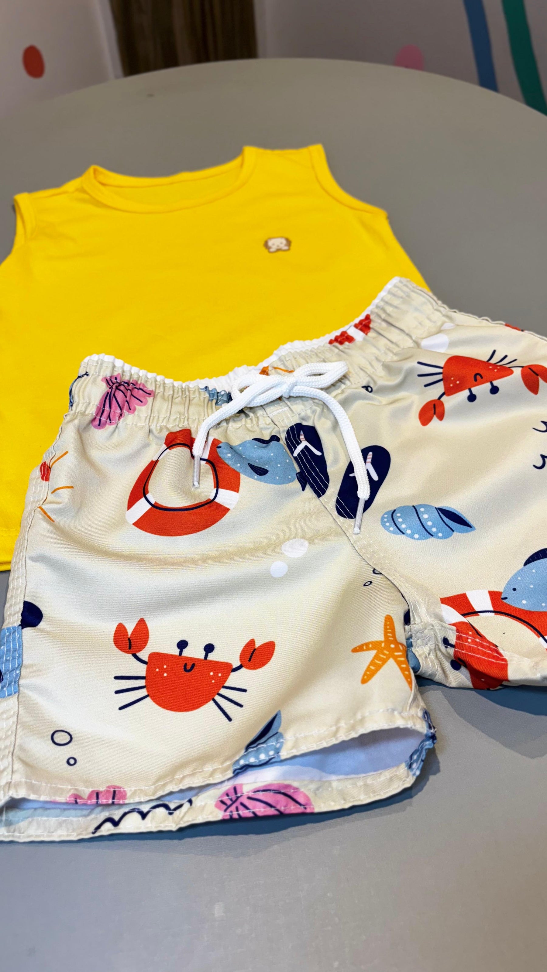 Conjunto Infantil Regata Amarela e Short Tactel na Estampa Praia