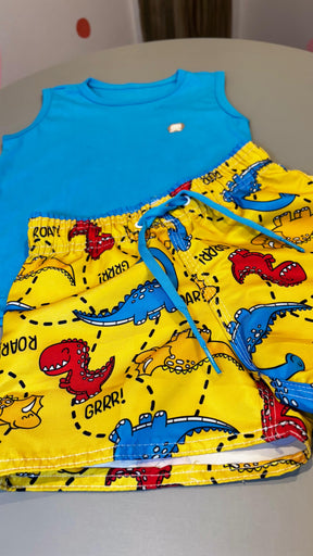 Conjunto Infantil Regata Azul e Short Tactel na Estampa Dinossauros | Lá Colorê