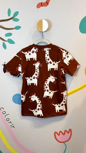 T-Shirt Infantil Marrom com Estampa de Girafa - 100% Algodão | Lá Colorê