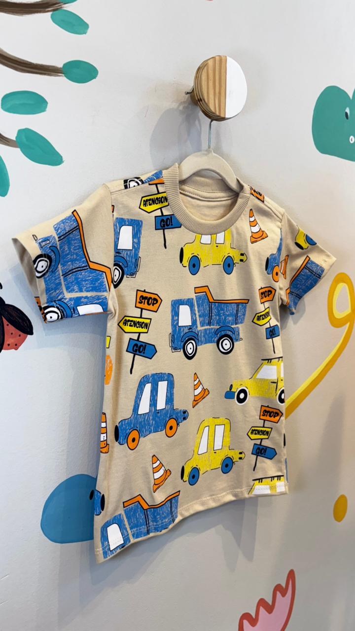 T-Shirt Infantil Bege com Estampa Truck Car - 100% Algodão | Lá Colorê