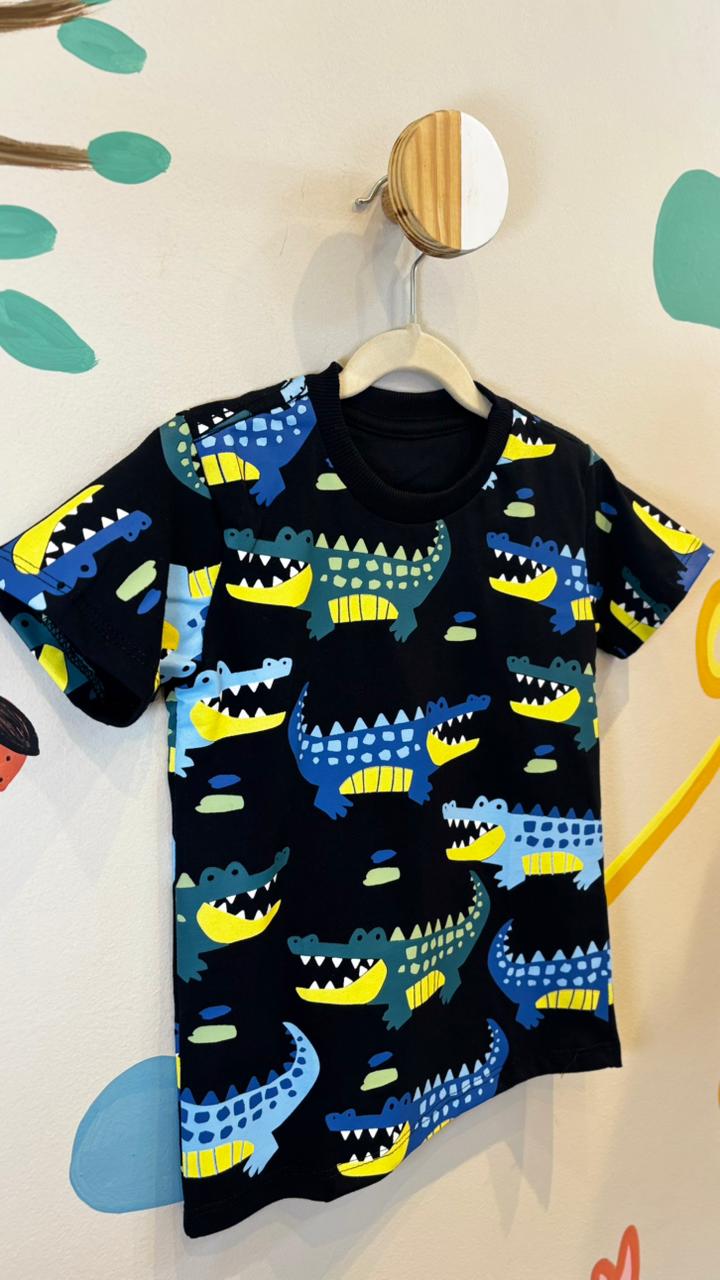 T-Shirt Infantil Preta com Estampa de Jacaré - 100% Algodão | Lá Colorê