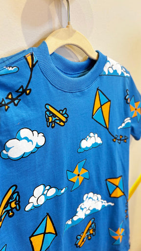 T-Shirt Infantil Azul com Estampa de Pipa - 100% Algodão | Lá Colorê