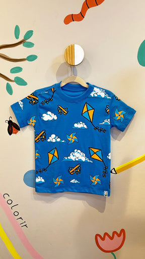 T-Shirt Infantil Azul com Estampa de Pipa - 100% Algodão | Lá Colorê