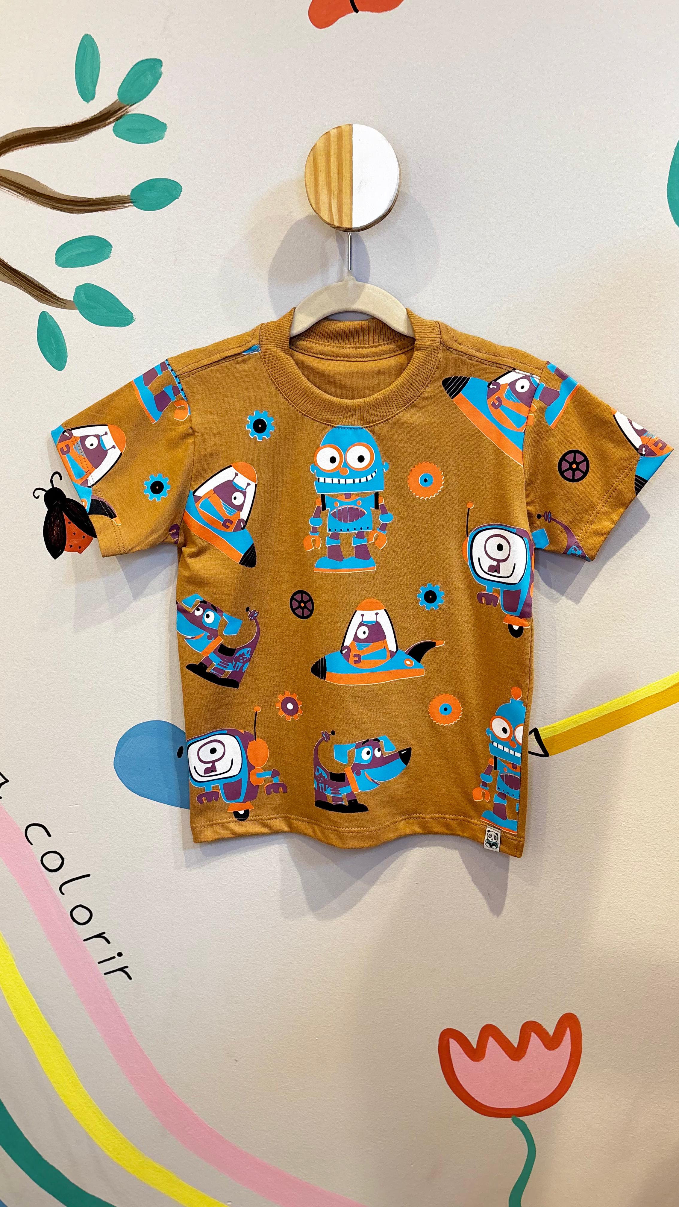 T-Shirt Infantil Marrom com Estampa de Robôs - 100% Algodão | Lá Colorê
