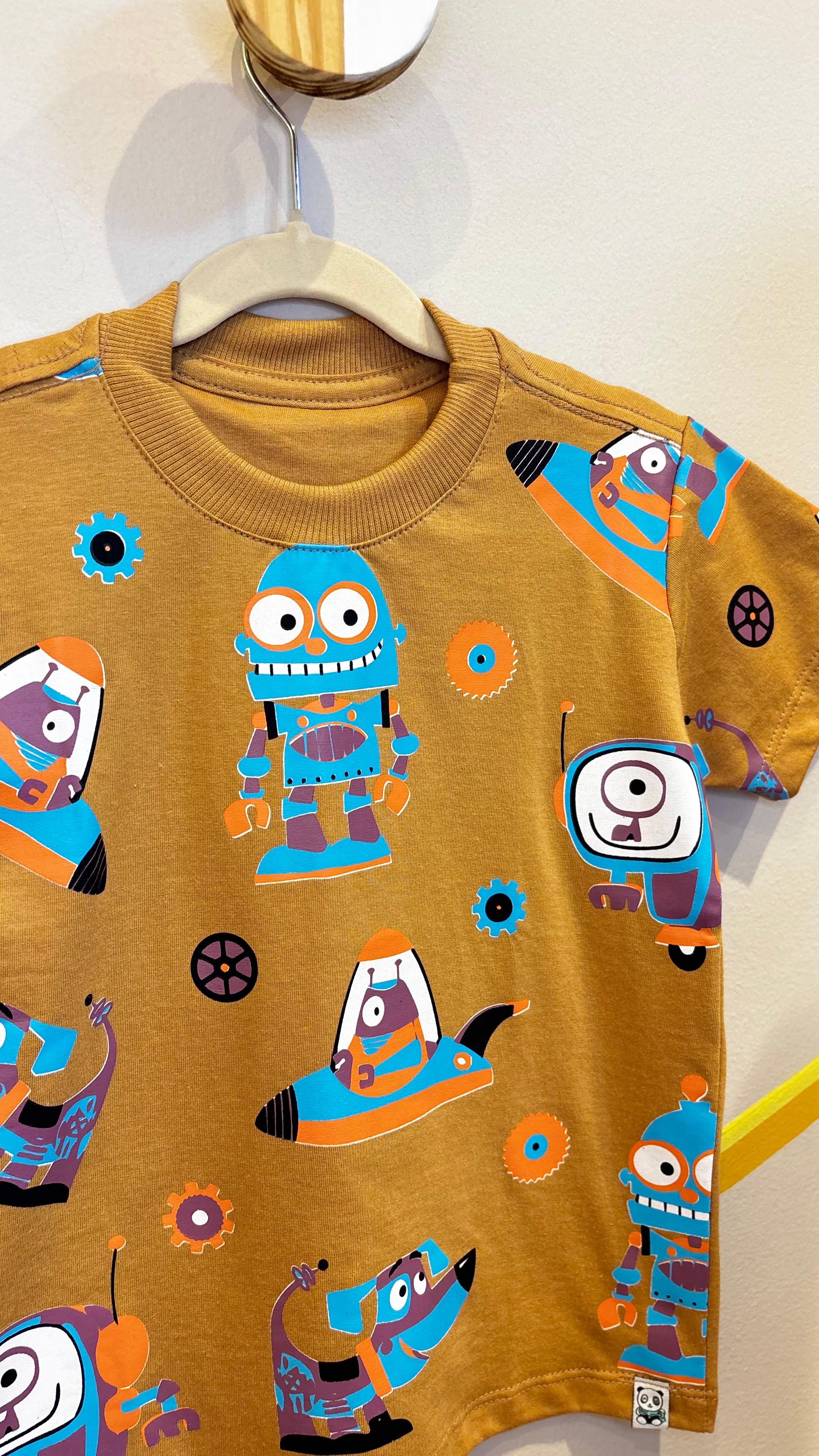 T-Shirt Infantil Marrom com Estampa de Robôs - 100% Algodão | Lá Colorê
