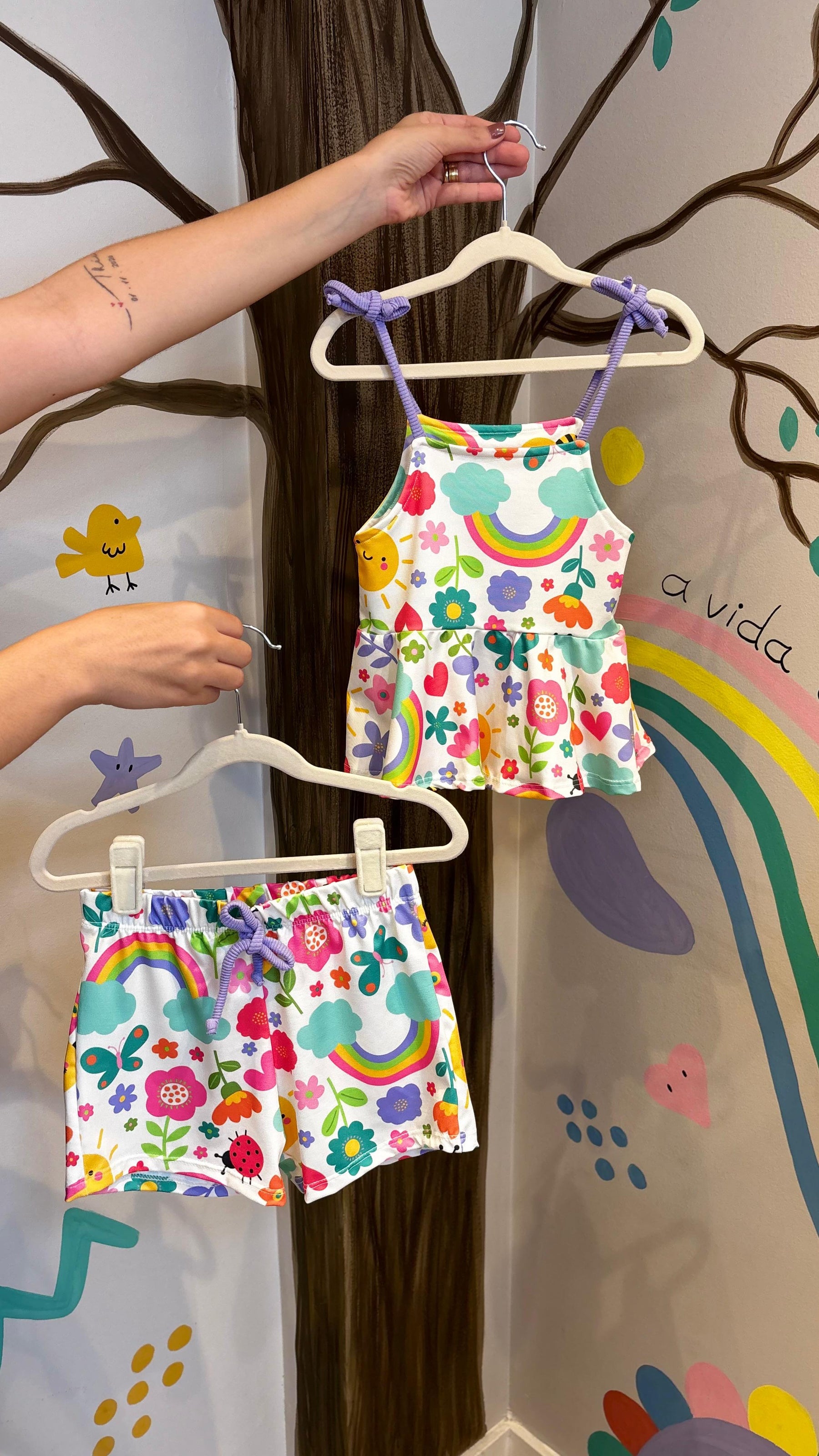 O Conjunto Infantil Estampa Céu de Primavera | Lá Colorê