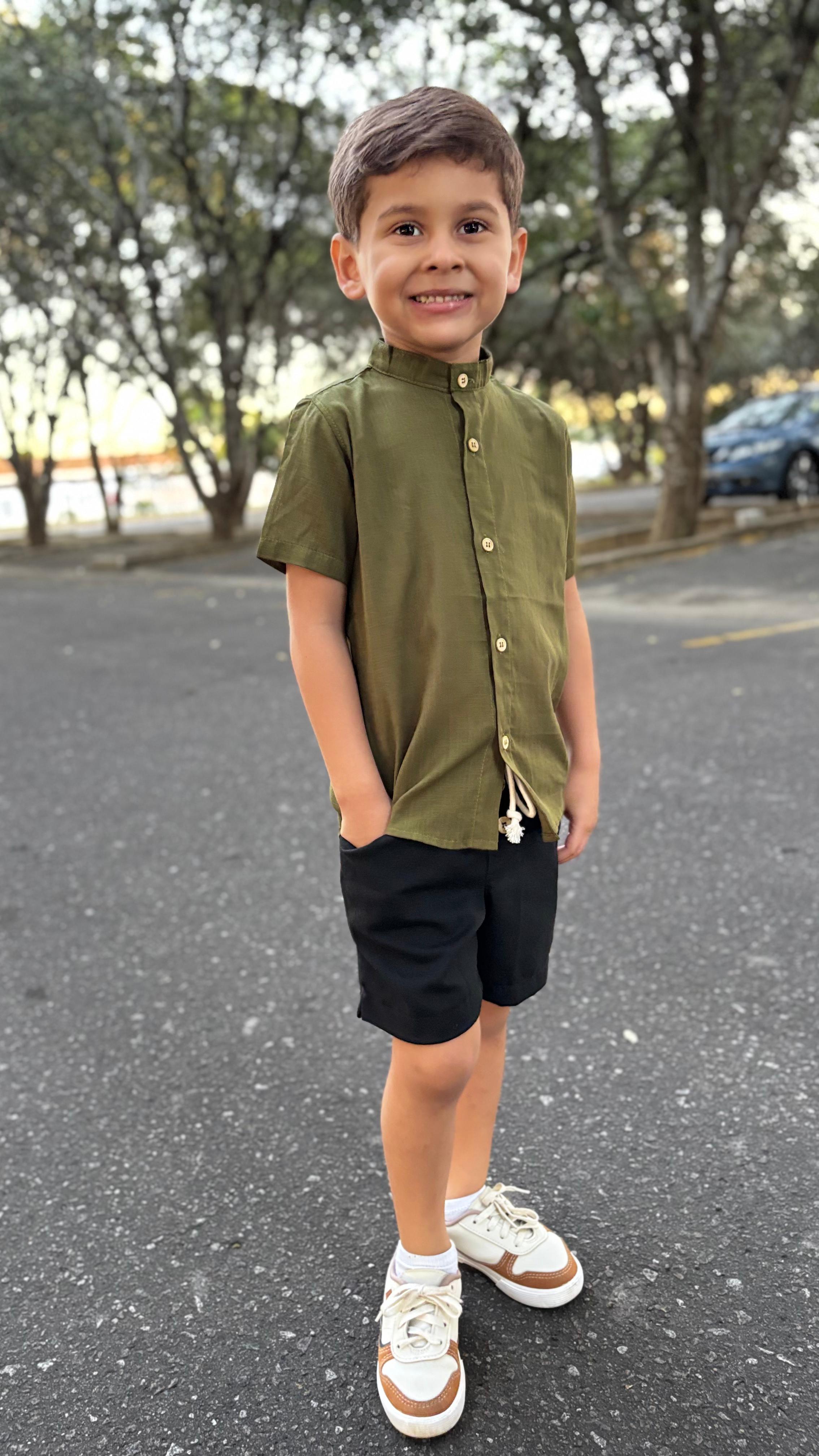 Camisa Infantil Gola Padre Verde Militar de botão | Lá Colorê