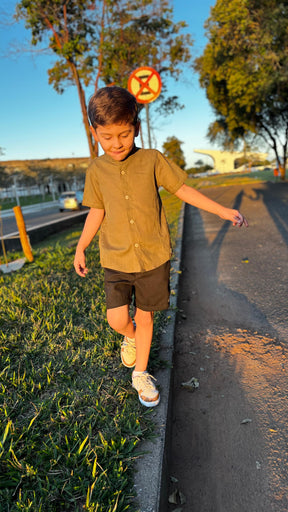Camisa Infantil Gola Padre Verde Militar de botão | Lá Colorê