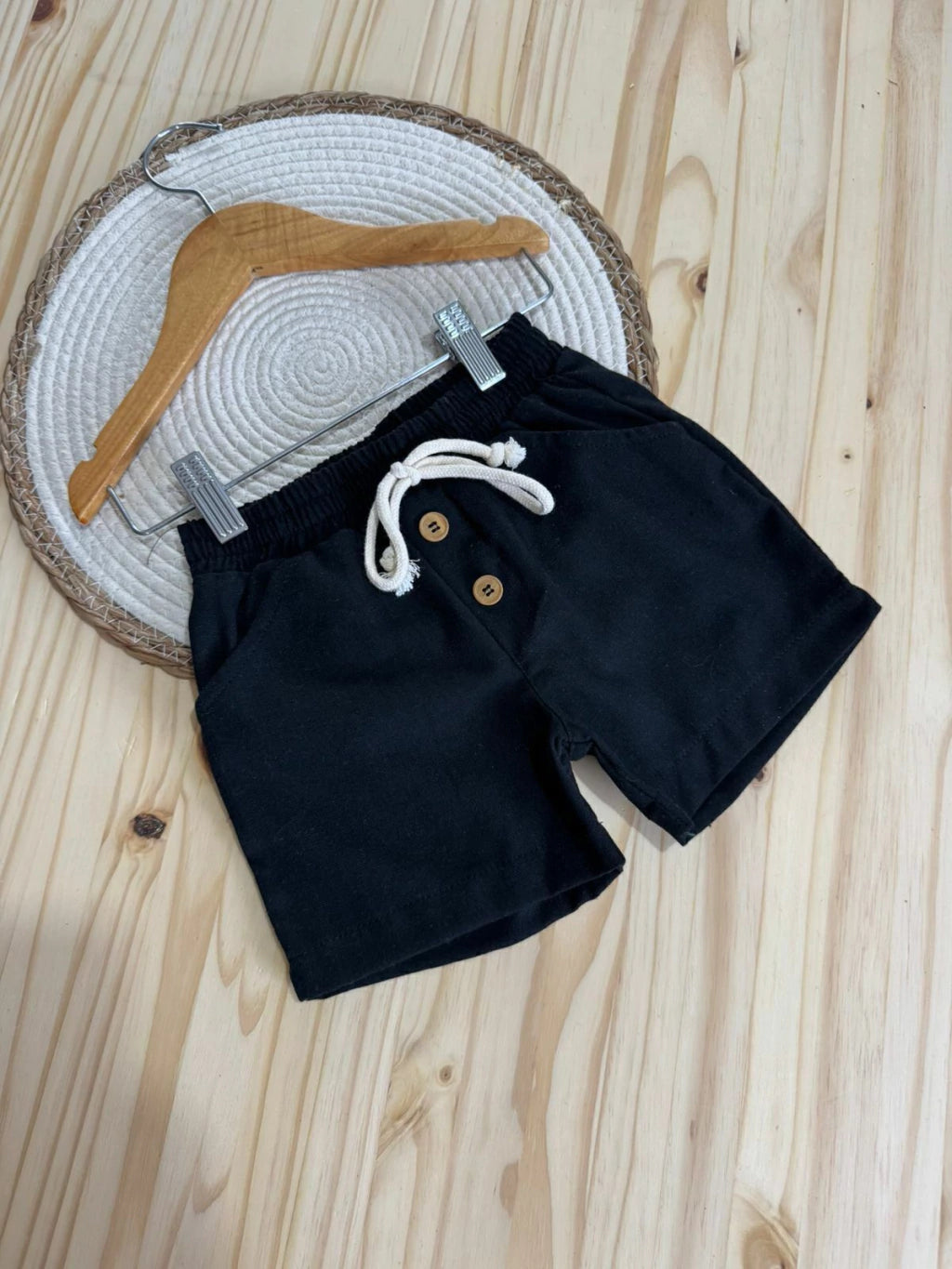Bermuda Infantil em Linho Preta | Lá Colorê